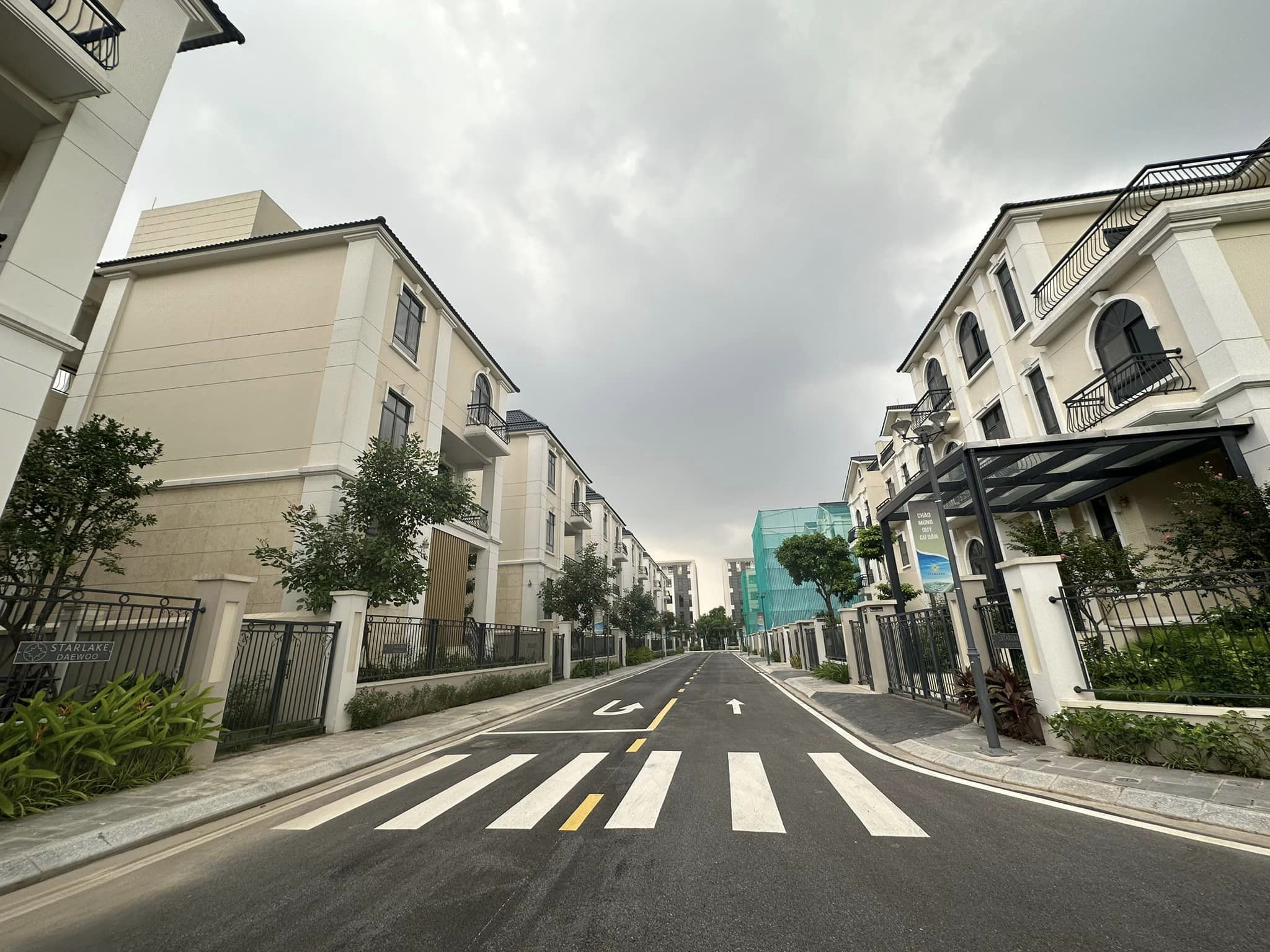 Bán biệt thự lô góc khu K5 Starlake: 240m2 x 3 tầng xây thô, pháp lý rõ ràng 3