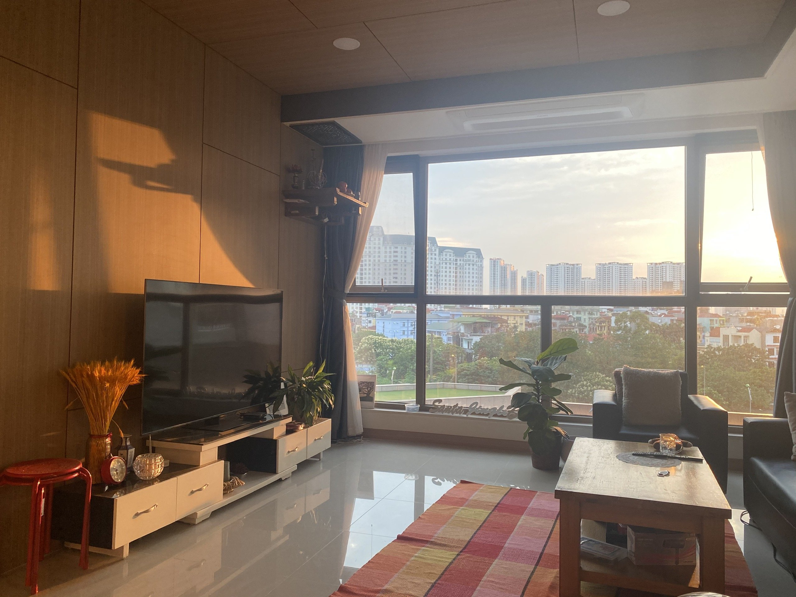Bán căn 2PN/101m2 full đồ tầng thấp tòa 901 Starlake, sẵn sổ đỏ, sang tên nhanh 1