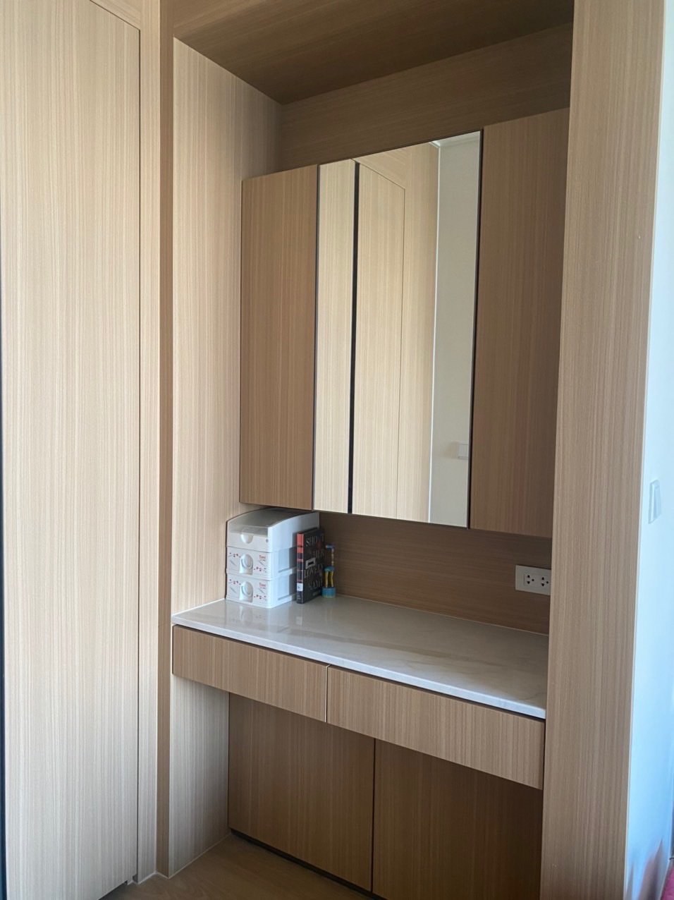 Bán căn 2PN/101m2 full đồ tầng thấp tòa 901 Starlake, sẵn sổ đỏ, sang tên nhanh 6