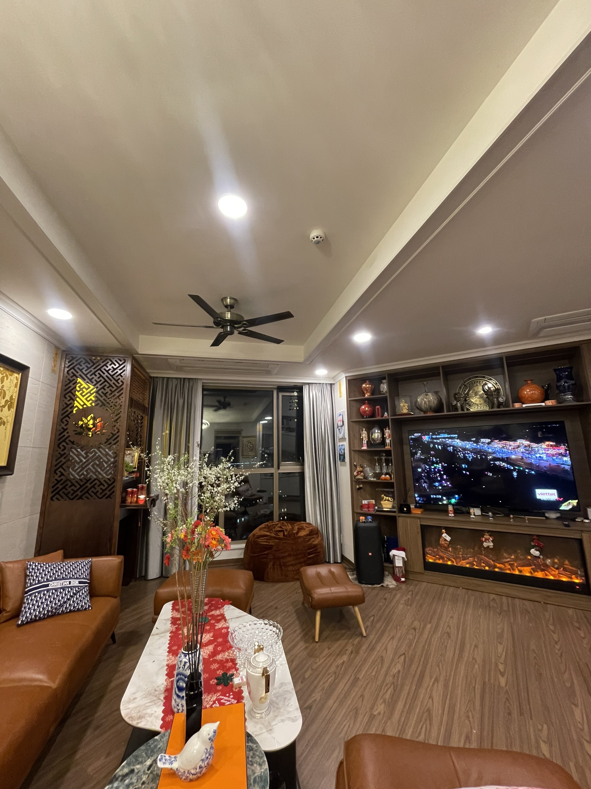 Bán căn 3PN/109,8m2 tầng trung view biệt thự, full đồ tòa 901 Starlake 4