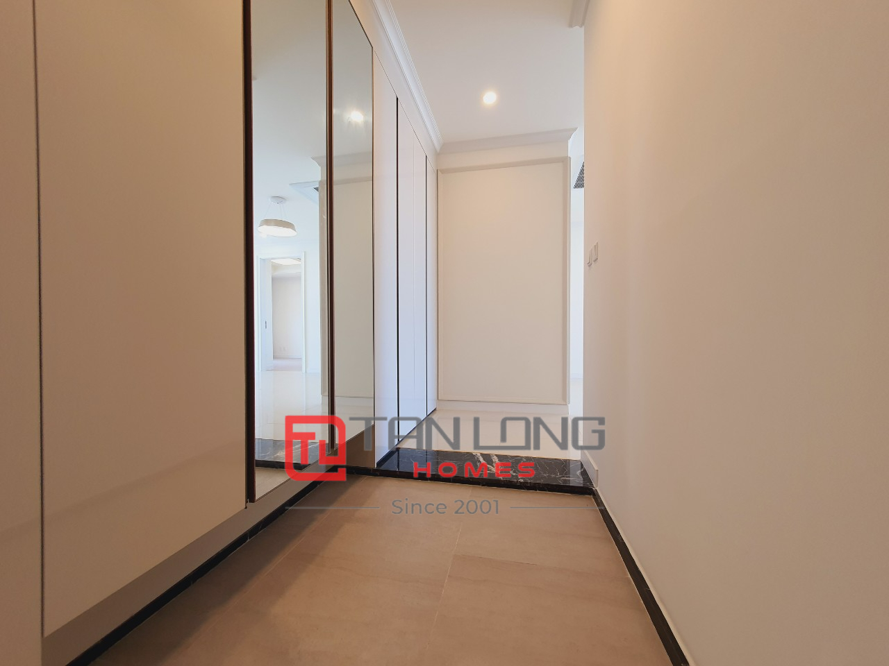 Bán căn 3PN/113m2 tầng cao view Biệt thự + Hồ, mới nguyên bản tòa 903 Starlake 10