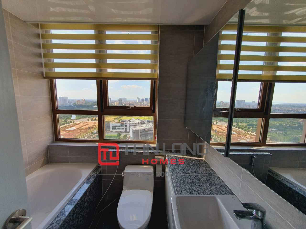 Bán căn 3PN/113m2 tầng cao view Biệt thự + Hồ, mới nguyên bản tòa 903 Starlake 11