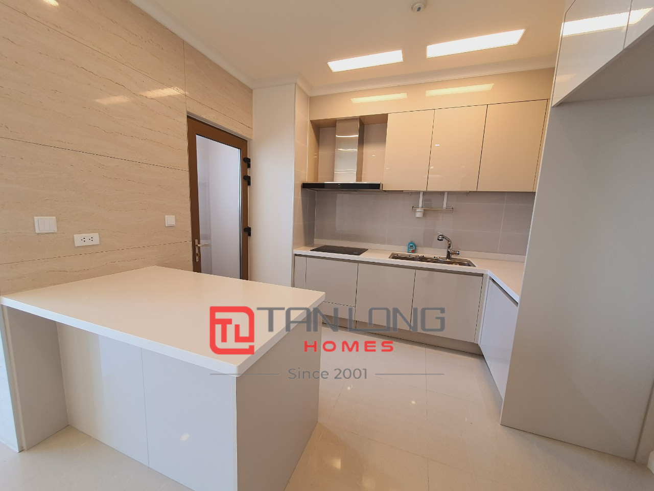 Bán căn 3PN/113m2 tầng cao view Biệt thự + Hồ, mới nguyên bản tòa 903 Starlake 3