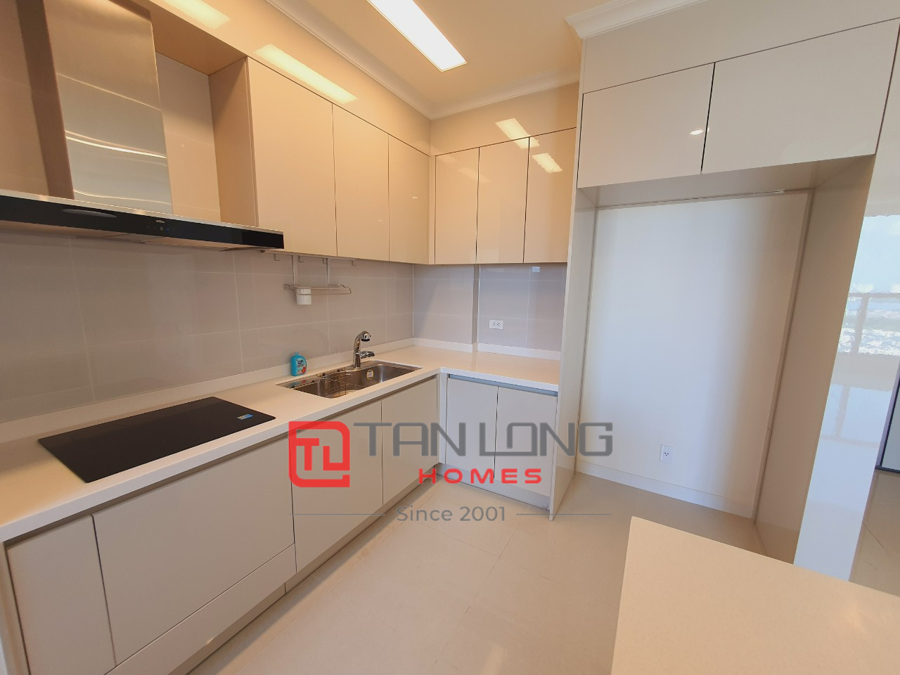 Bán căn 3PN/113m2 tầng cao view Biệt thự + Hồ, mới nguyên bản tòa 903 Starlake 4
