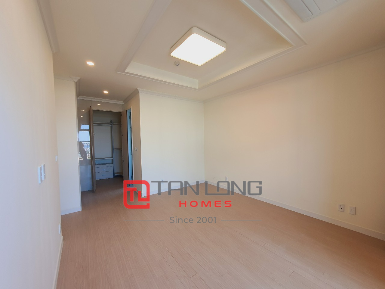 Bán căn 3PN/113m2 tầng cao view Biệt thự + Hồ, mới nguyên bản tòa 903 Starlake 5