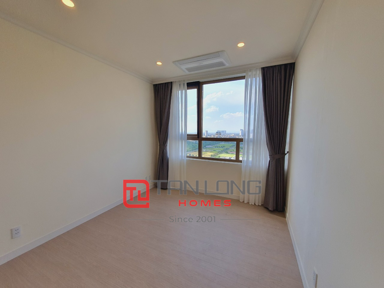 Bán căn 3PN/113m2 tầng cao view Biệt thự + Hồ, mới nguyên bản tòa 903 Starlake 7