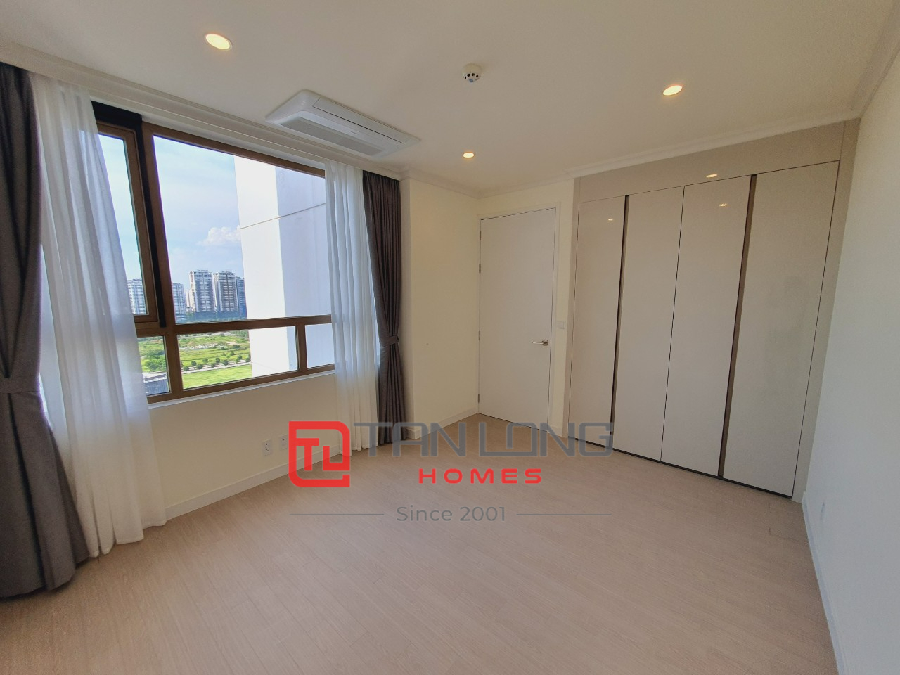 Bán căn 3PN/113m2 tầng cao view Biệt thự + Hồ, mới nguyên bản tòa 903 Starlake 8