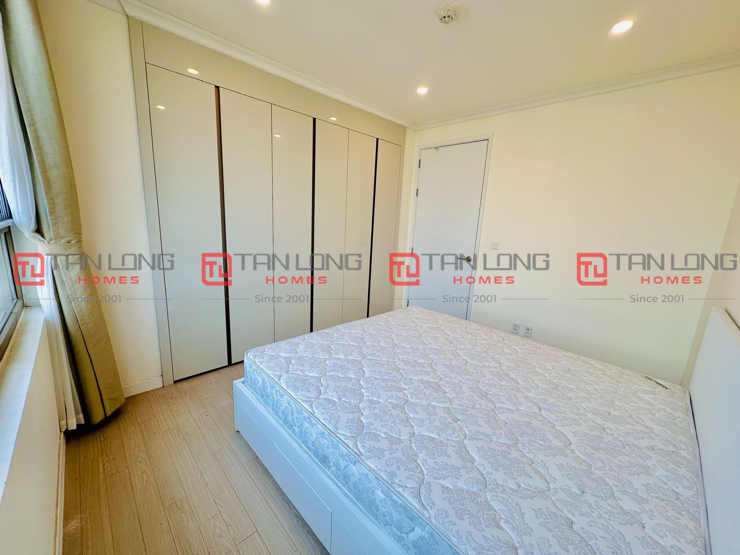 Bán căn E-109,8m2 tầng cao view hồ đẳng cấp tòa 901A Starlake 6