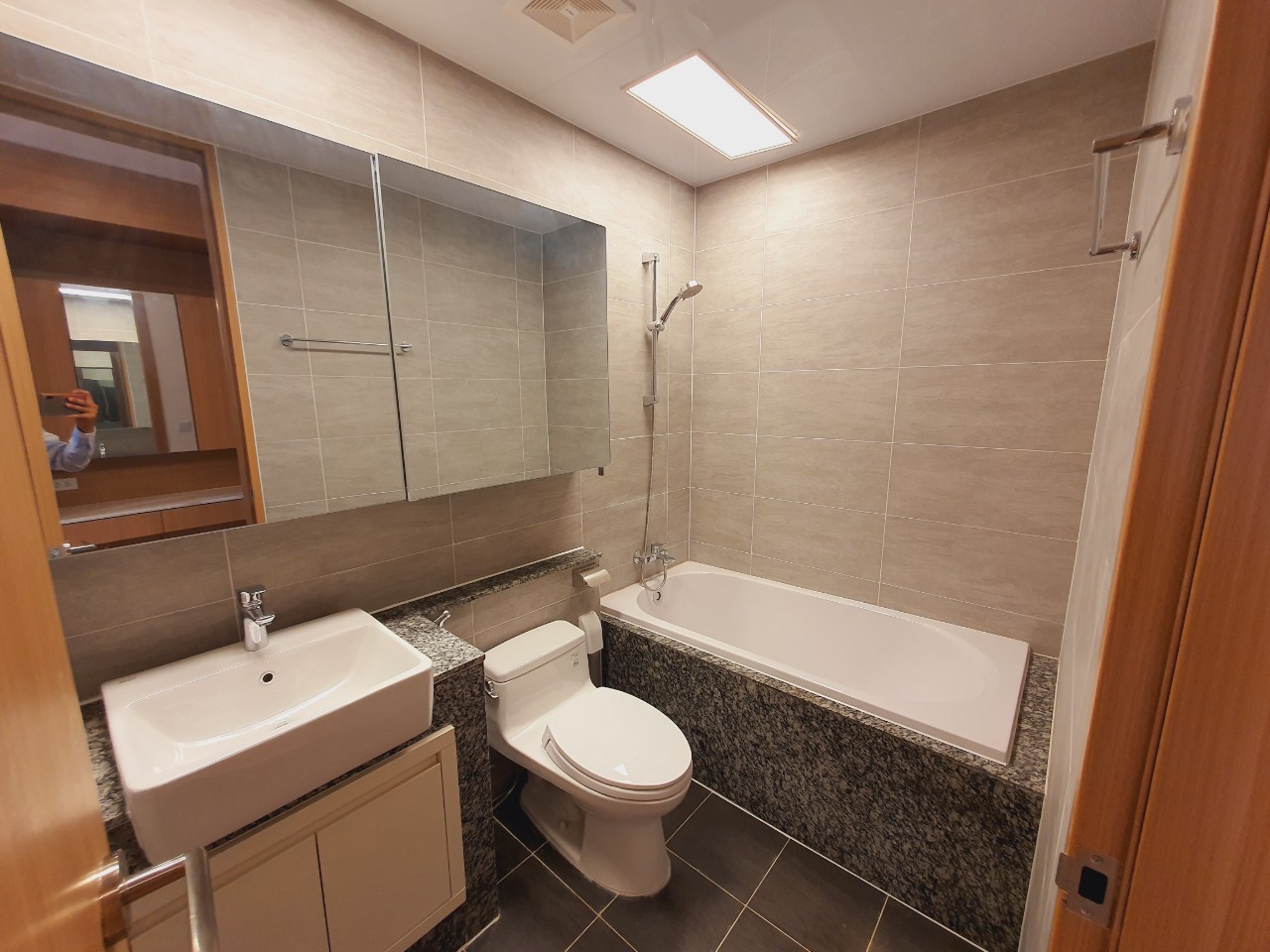 Bán căn hộ 2 phòng ngủ view cực đẹp và thoáng tòa 902 chung cư Starlake 8