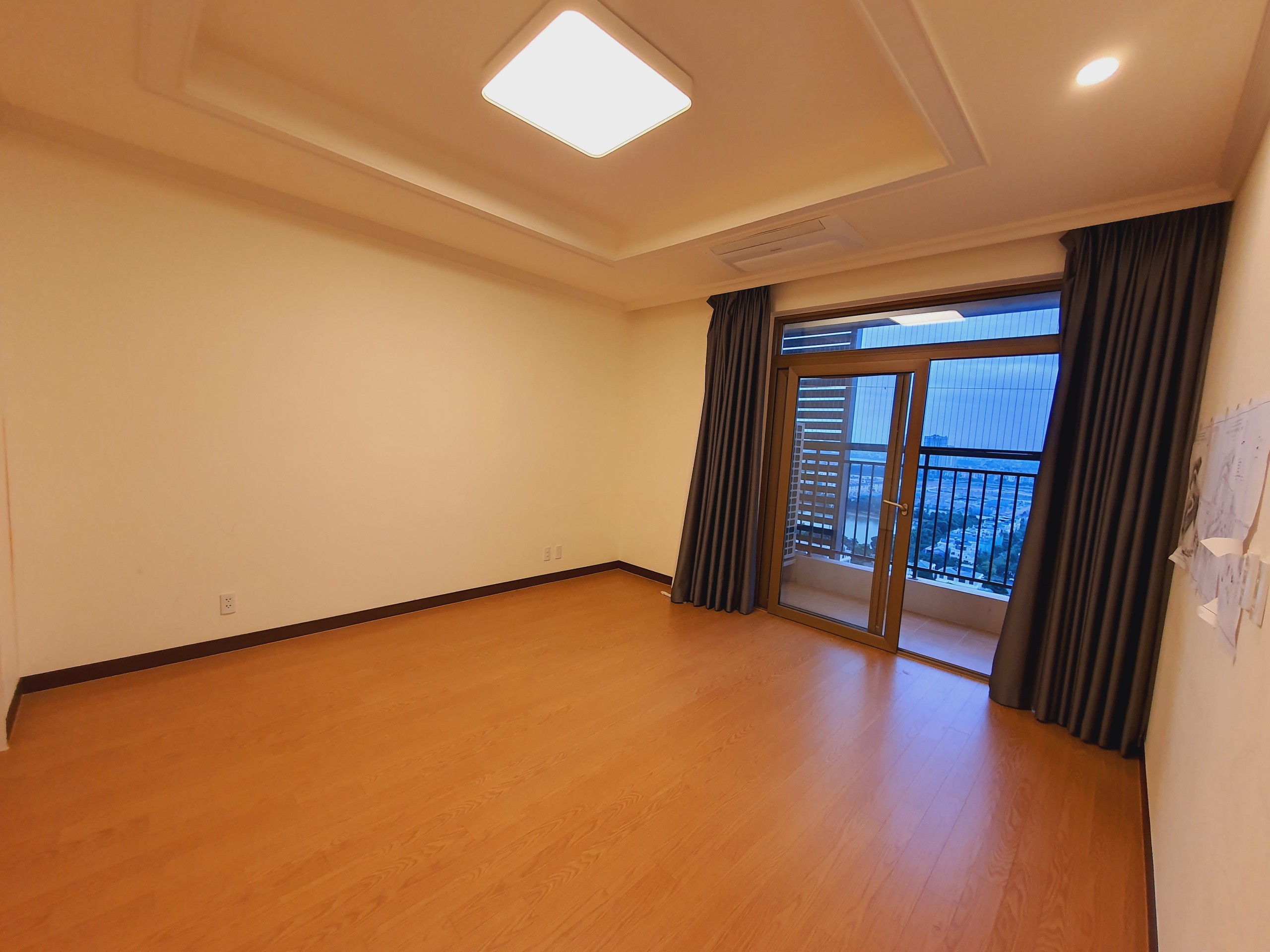 Bán căn hộ 3 phòng ngủ diện tích lớn nhất chung cư cáo cấp Starlake 3