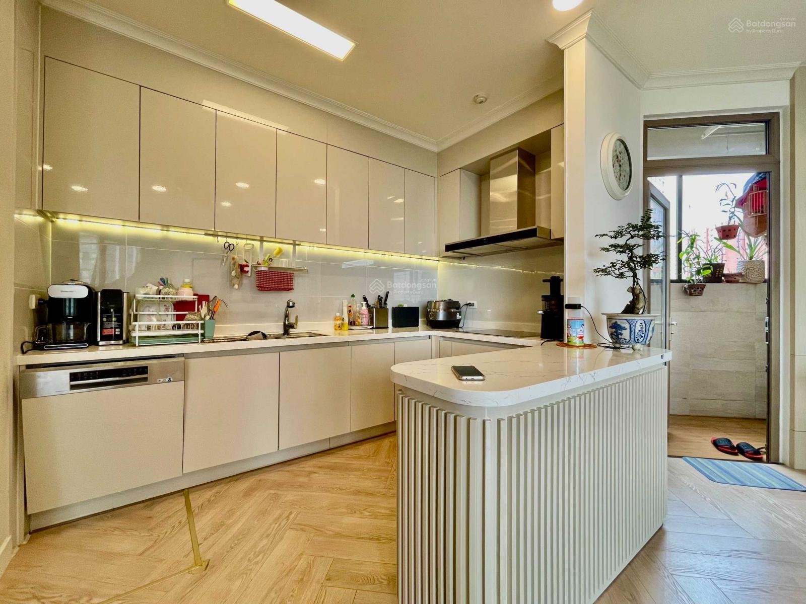 Bán căn hộ 3PN/110m2 full đồ mới đẹp, vị trí siêu VIP tại 903 Starlake 3