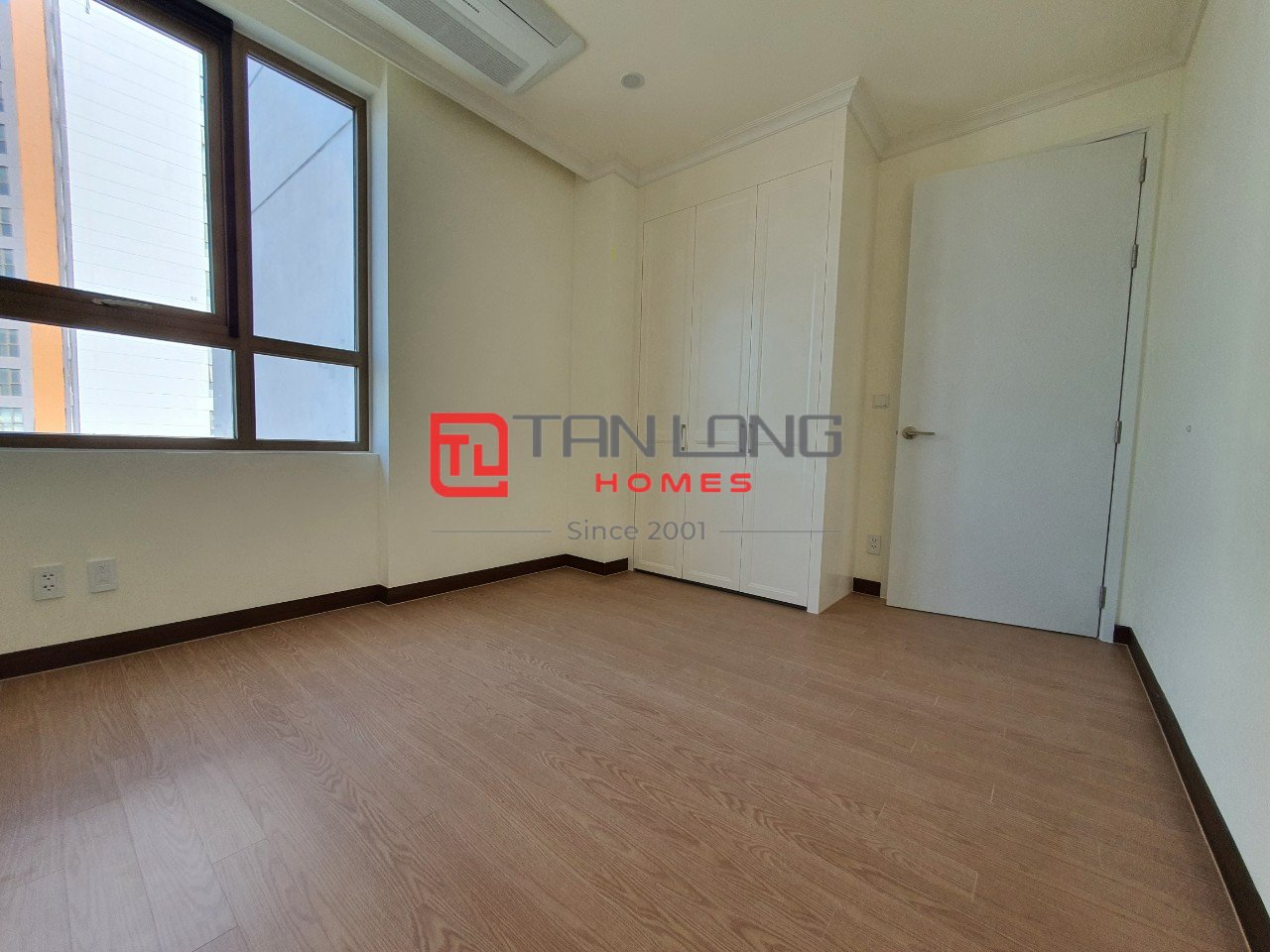 Bán căn hộ 4 ngủ 154m2 - Mẫu K, đồ cơ bản view bể bơi Starlake 10