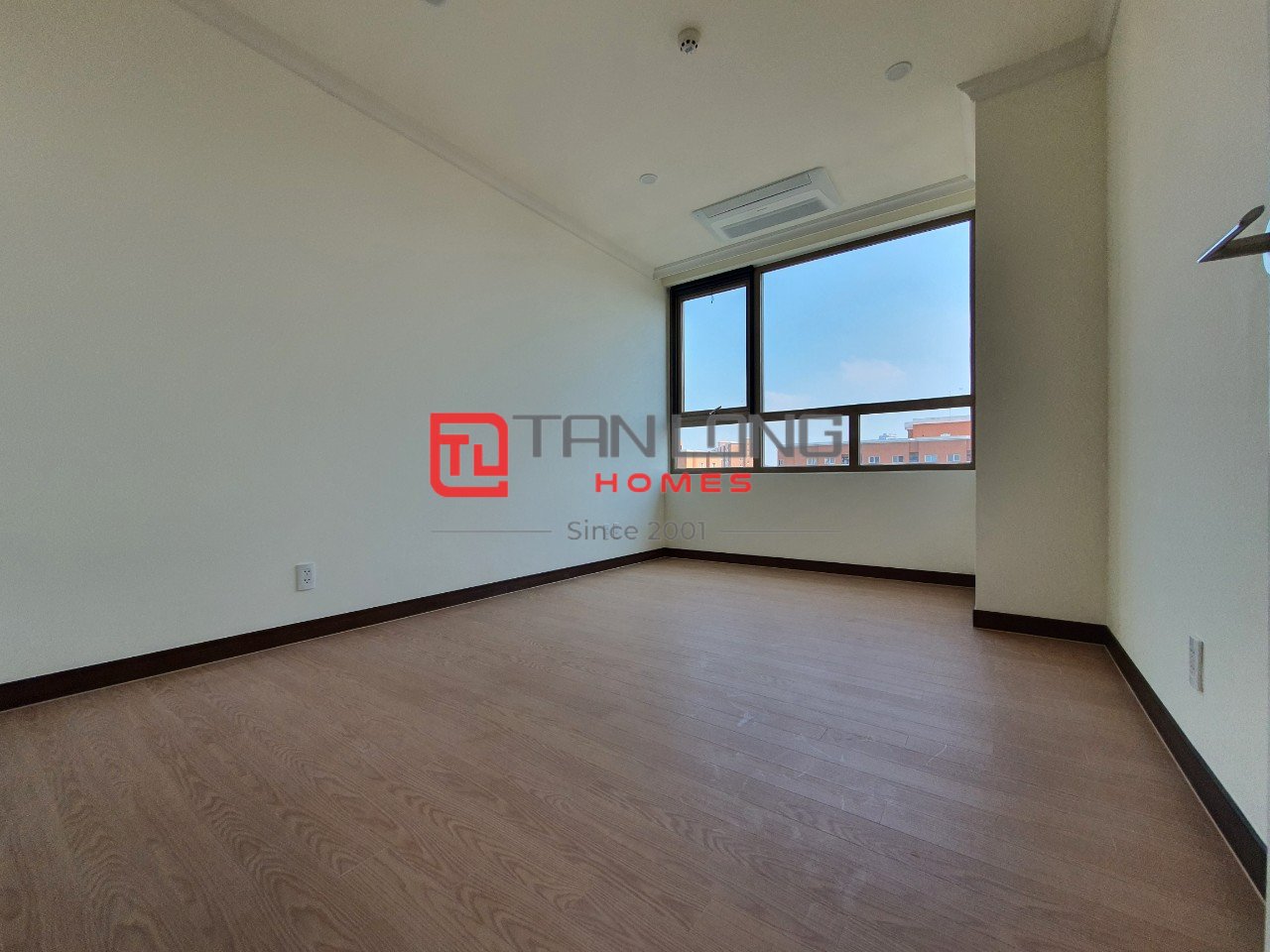 Bán căn hộ 4 ngủ 154m2 - Mẫu K, đồ cơ bản view bể bơi Starlake 7