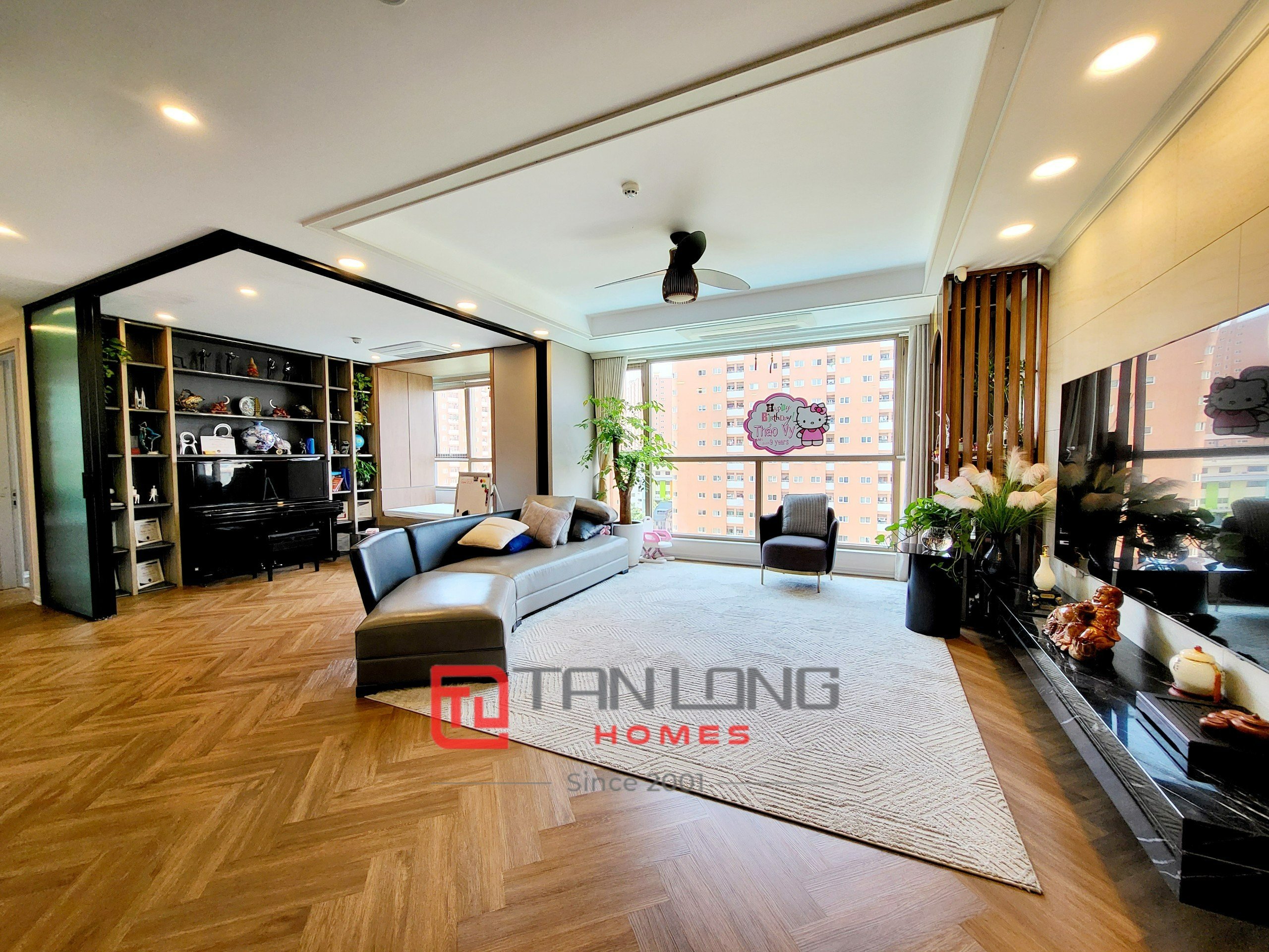 Bán căn hộ 4PN/155m2 đẳng cấp, full đồ nhập khẩu tại Starlake 1