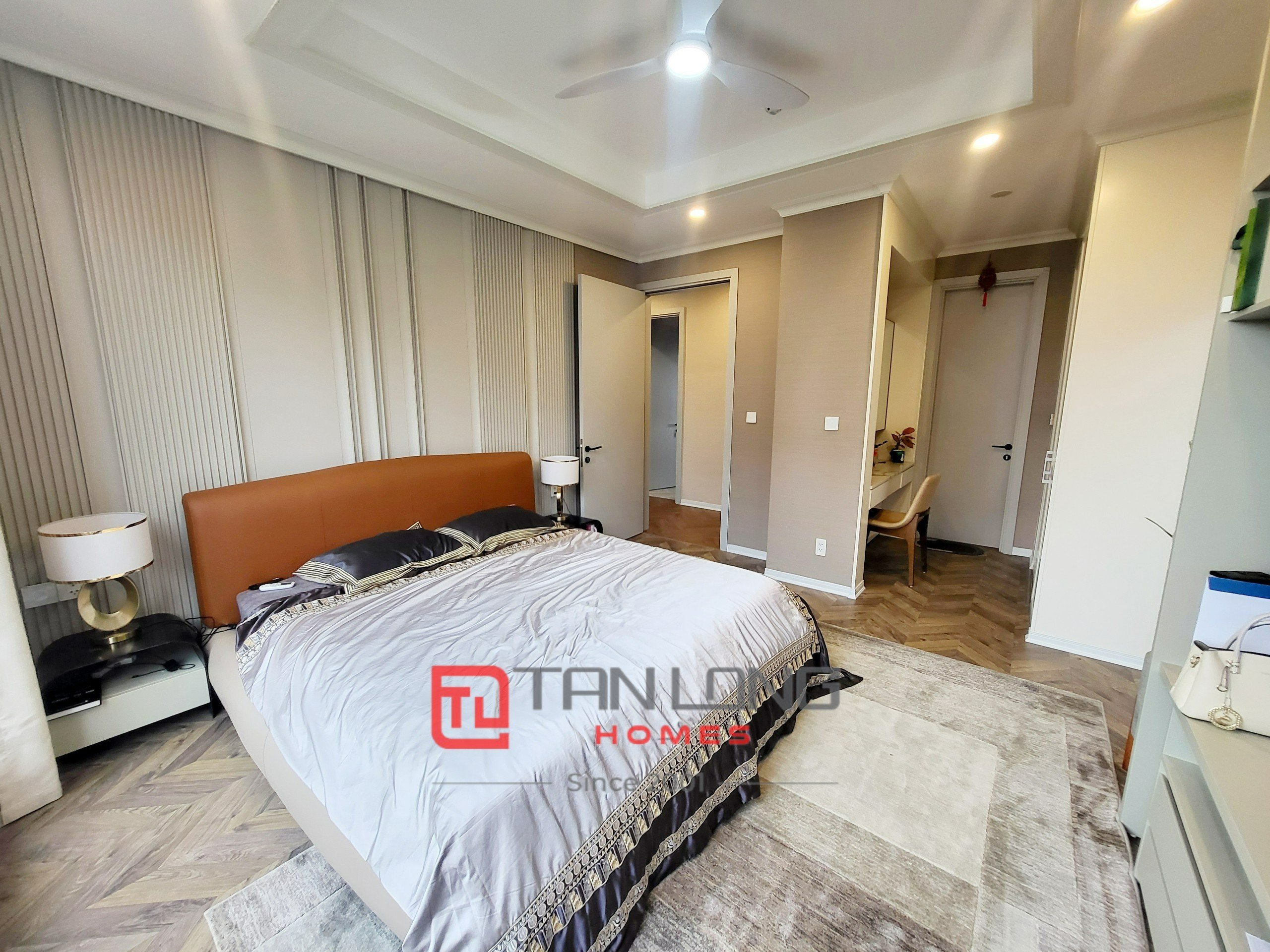 Bán căn hộ 4PN/155m2 đẳng cấp, full đồ nhập khẩu tại Starlake 17