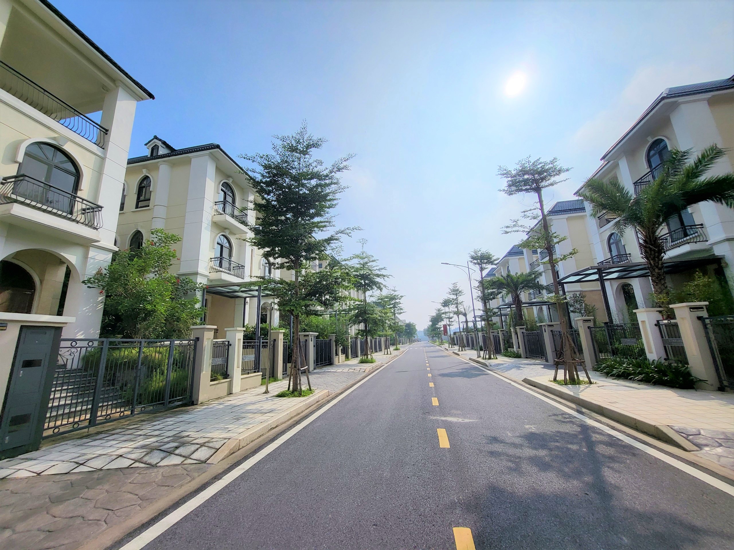 BÁN GẤP: Biệt thự đơn lập K3 Starlake: 286m2 x 3 tầng, có tầng hầm, thang máy 3