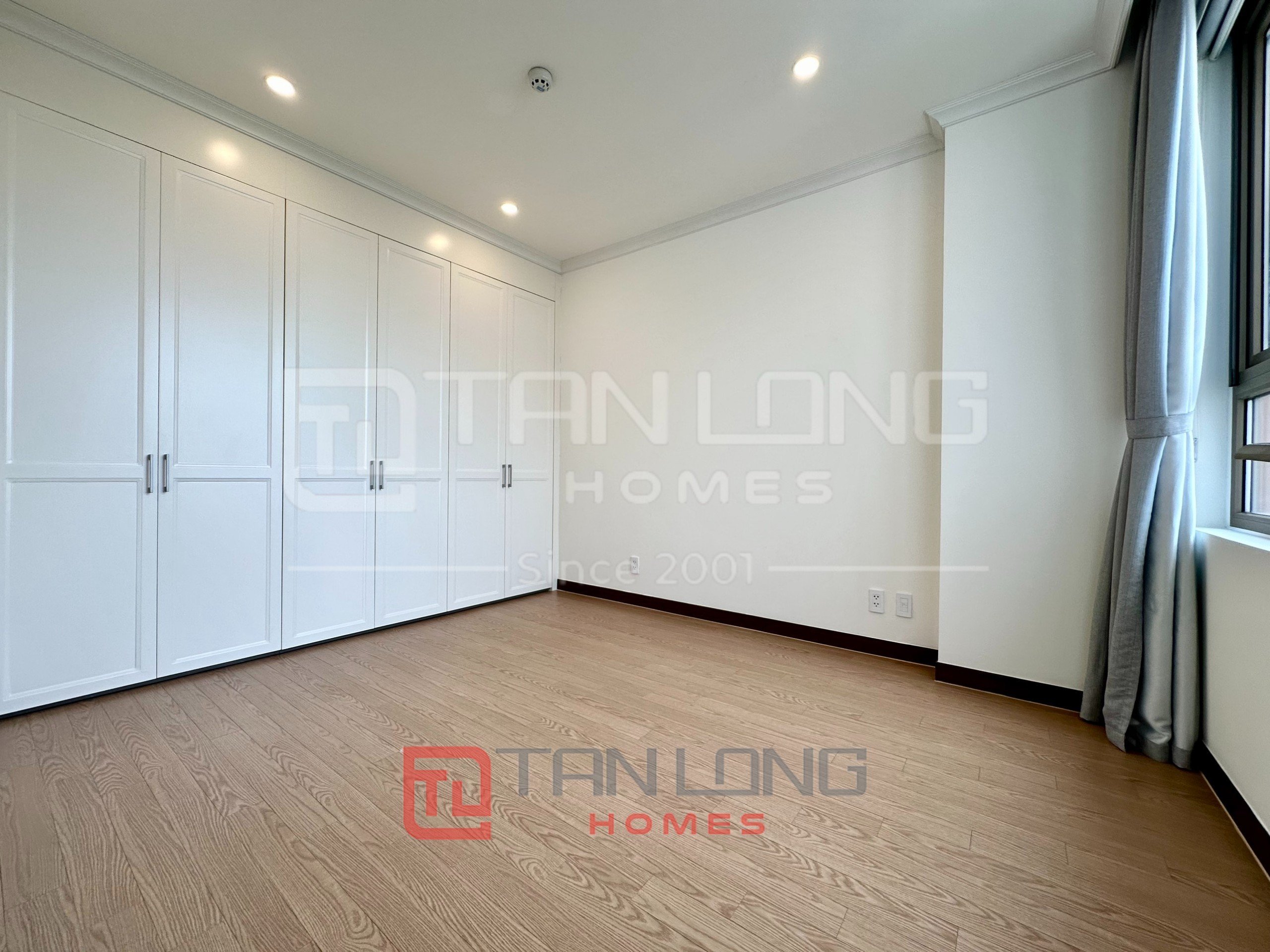 BÁN GẤP! Căn hộ 3 ngủ 125,4m2 - Mẫu H ban công Đông Nam tòa 903 Starlake 10