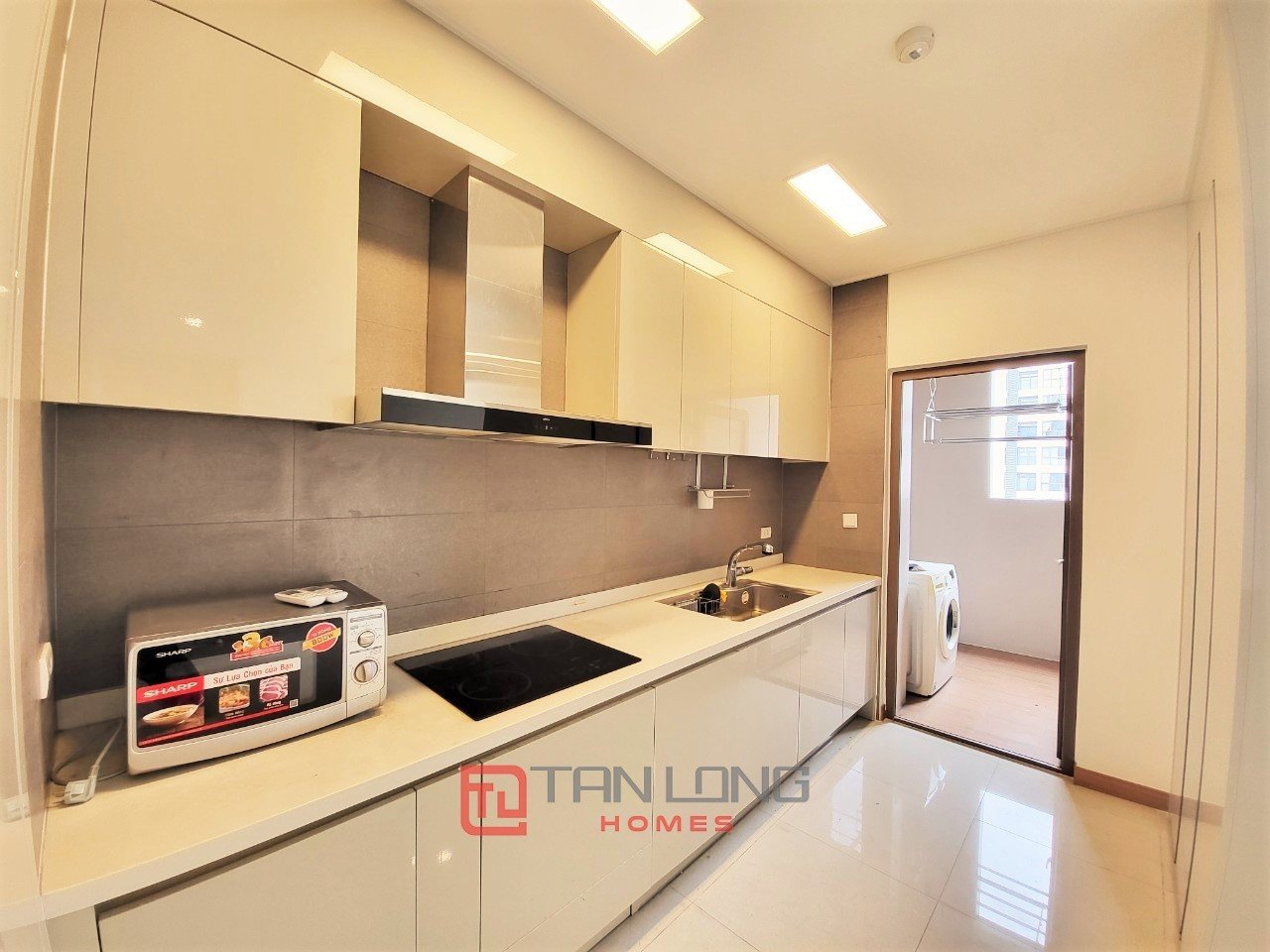 Cần bán căn 2 ngủ 98m2 tầng cao view hồ tòa 902 Starlake 3