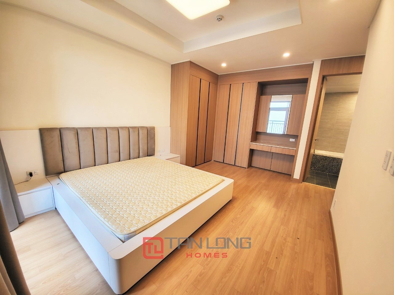 Cần bán căn 2 ngủ 98m2 tầng cao view hồ tòa 902 Starlake 6