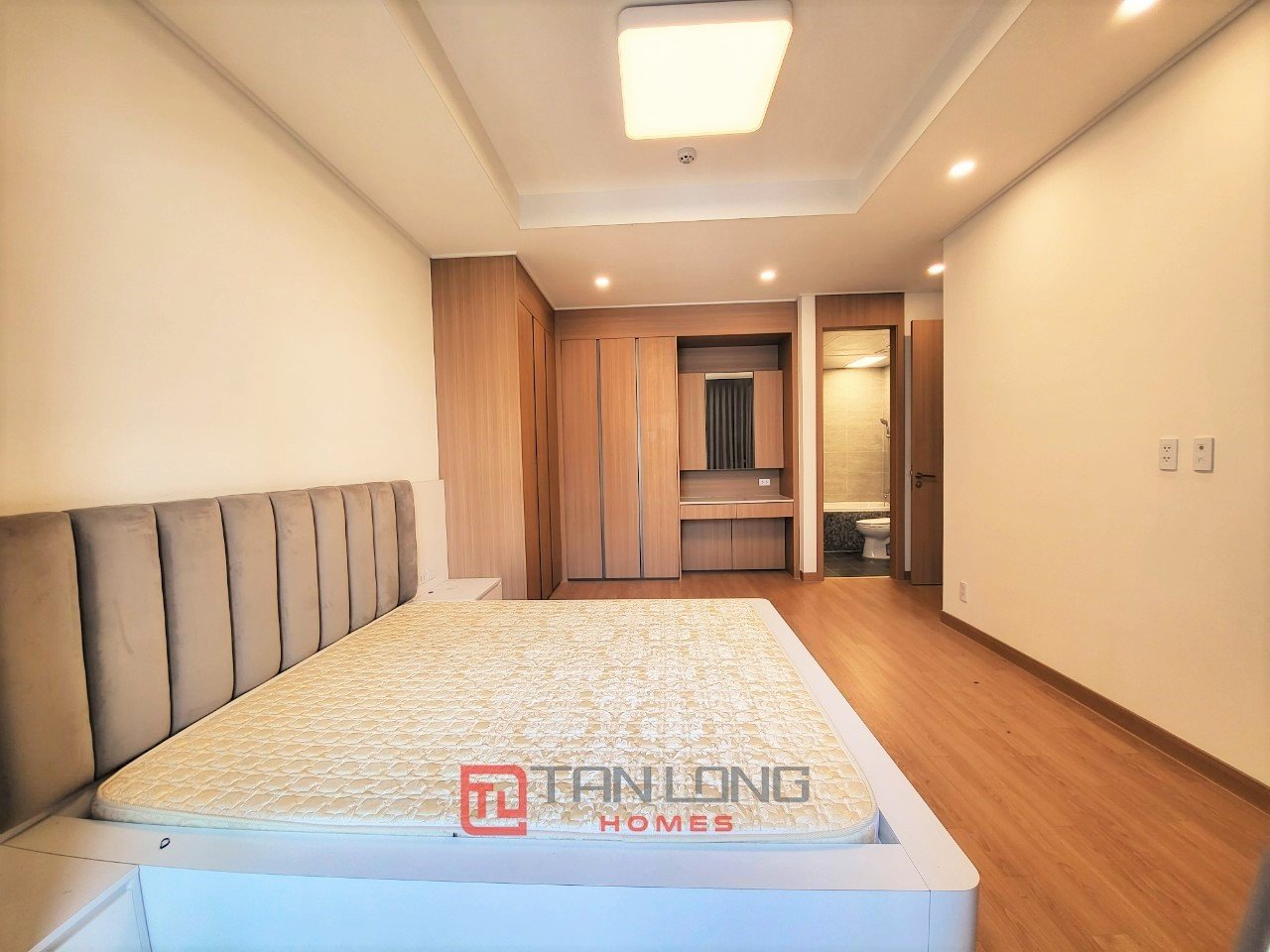 Cần bán căn 2 ngủ 98m2 tầng cao view hồ tòa 902 Starlake 7