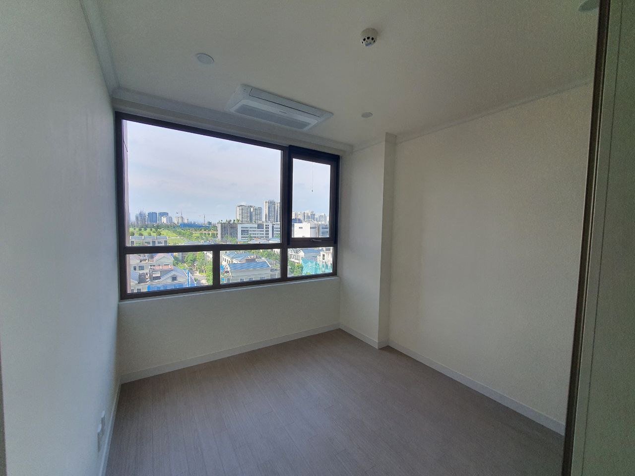 Cần bán căn E-110m2 tầng trung, đồ cơ bản tòa 903 Starlake, giá tốt! 6