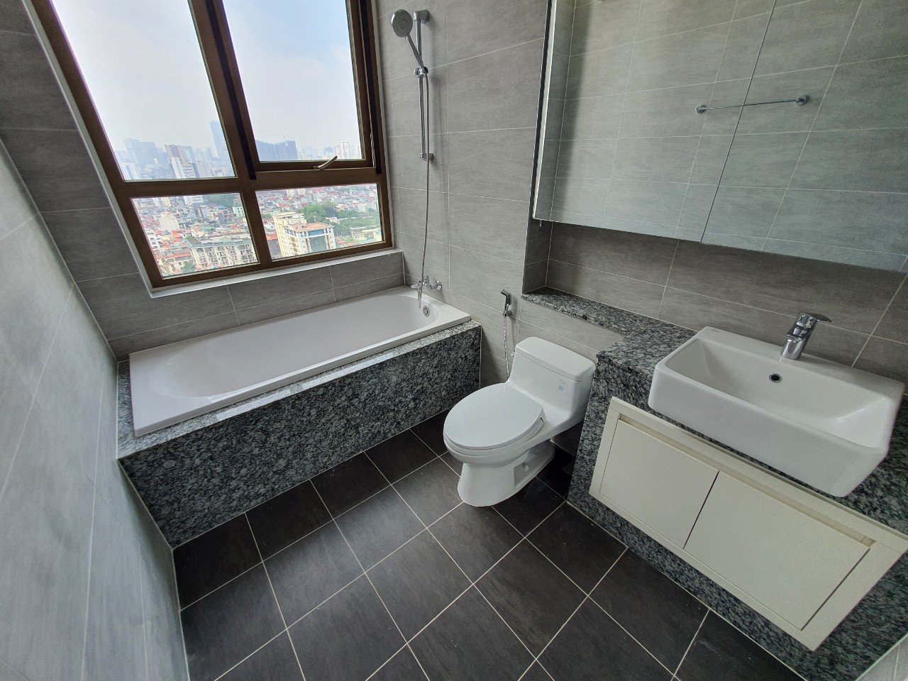 cần bán căn hộ 03 phòng ngủ đẹp gấp 6