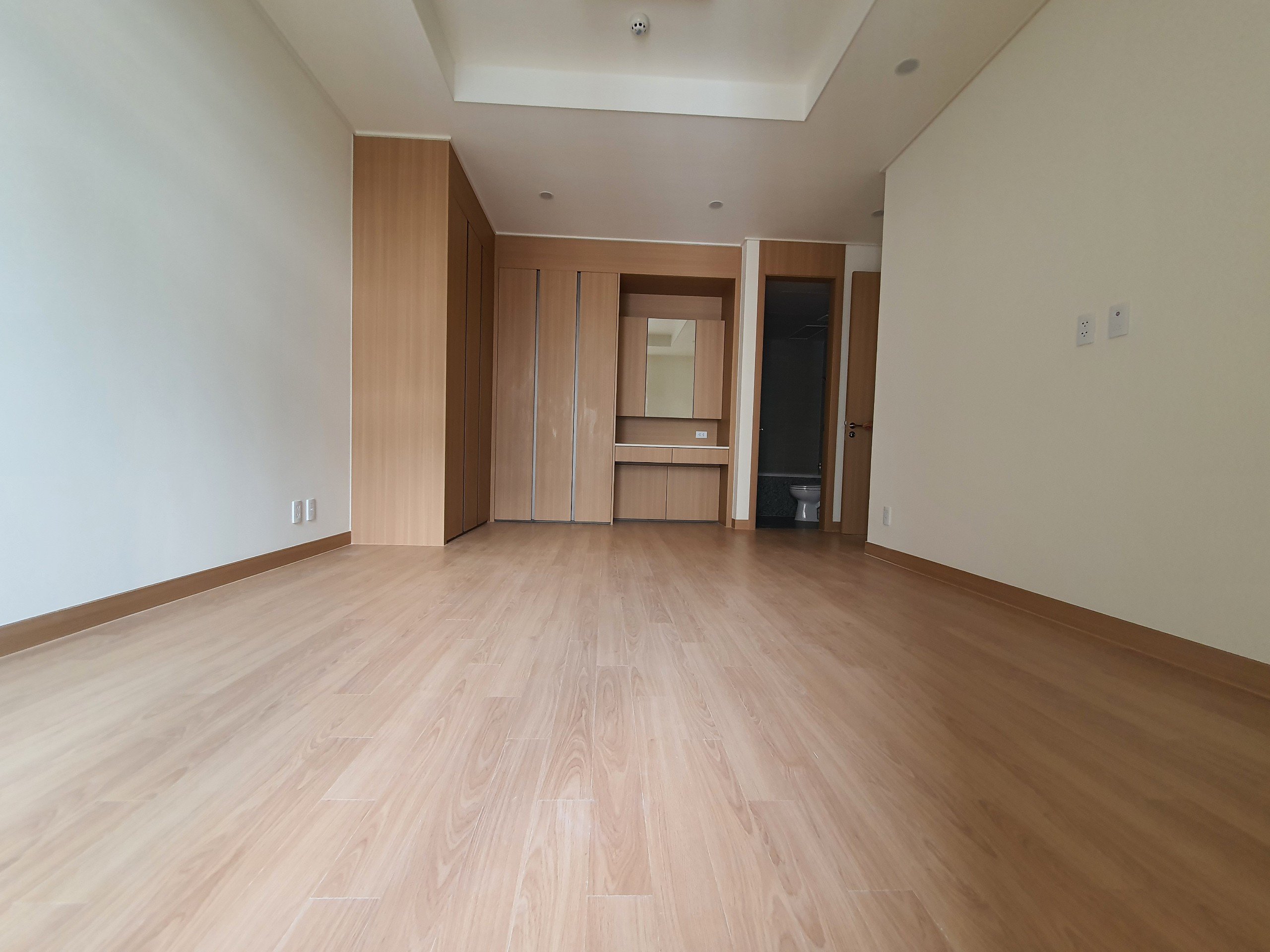Cần bán căn hộ 2 phòng ngủ giá rẻ nhất chung cư cao cấp Starlake 5