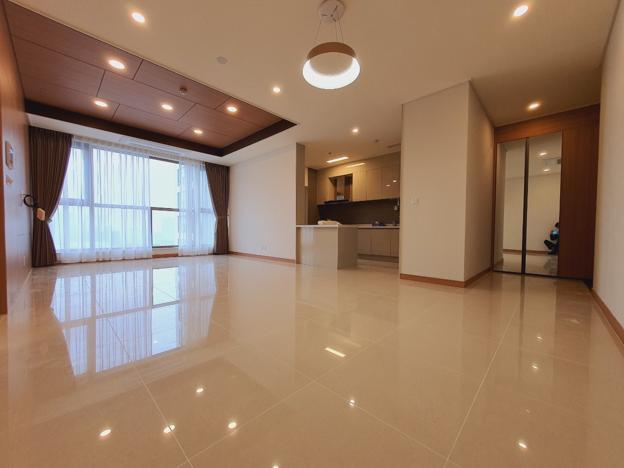 Cần bán căn hộ 2PN 100.95m2 giá cực tốt bao thuế phí chung cư Starlake 1