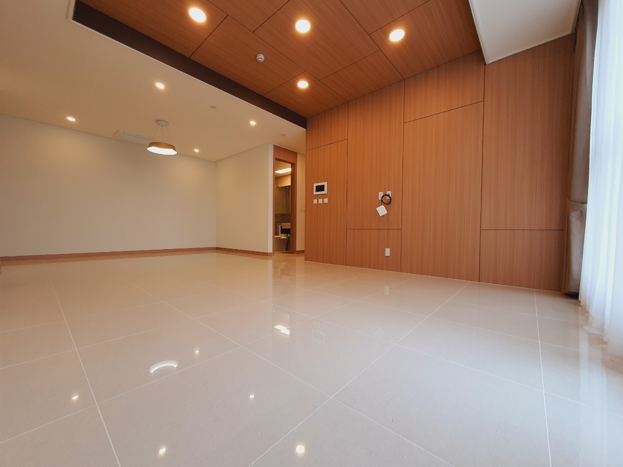 Cần bán căn hộ 2PN 100.95m2 giá cực tốt bao thuế phí chung cư Starlake 3