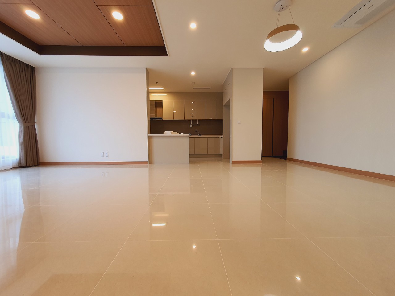 Cần bán căn hộ 2PN 100.95m2 giá cực tốt bao thuế phí chung cư Starlake 4