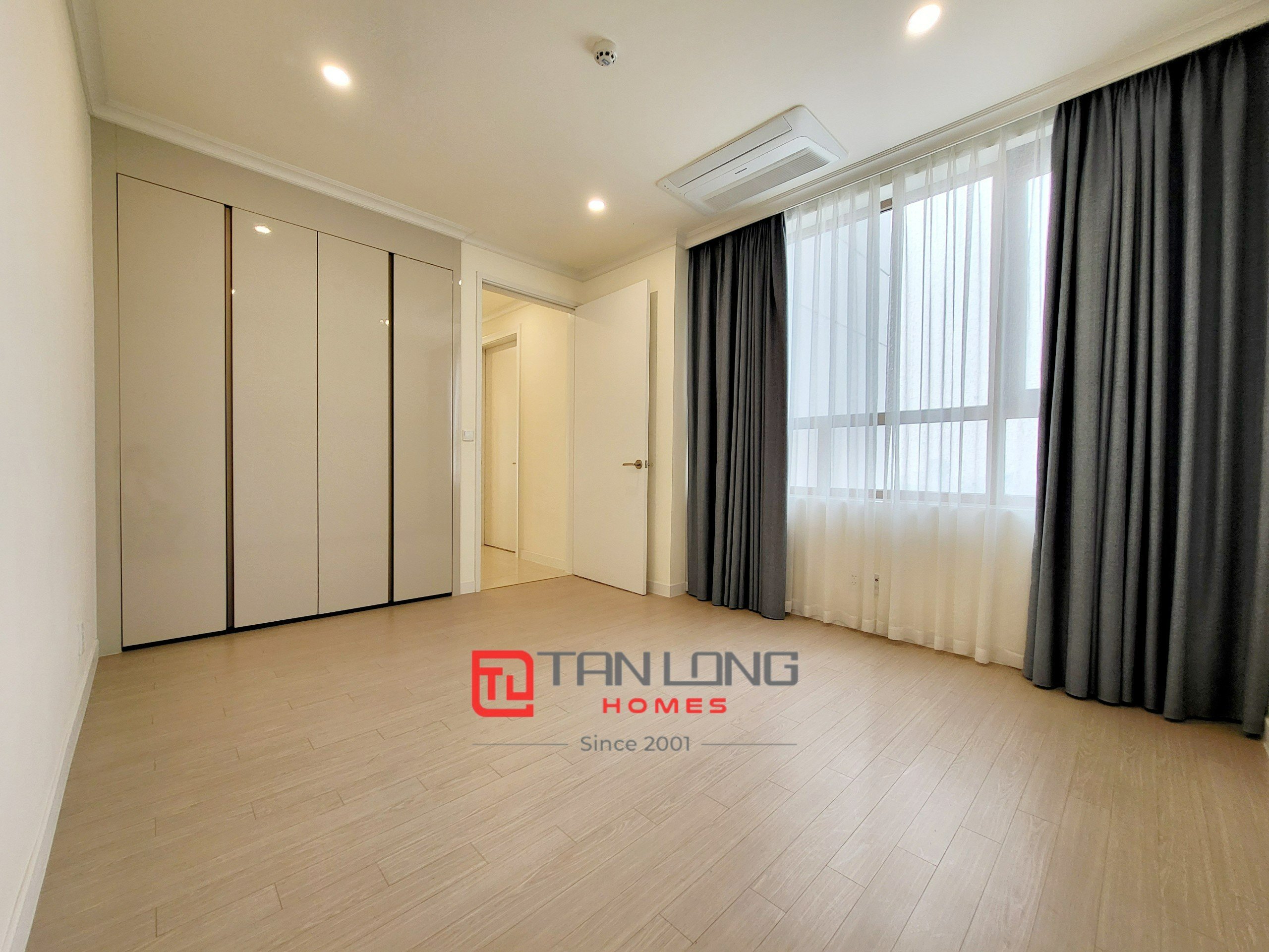 Cần bán căn hộ 3 ngủ 113m2 tầng cao view 2 hồ siêu HOT tại Starlake 5