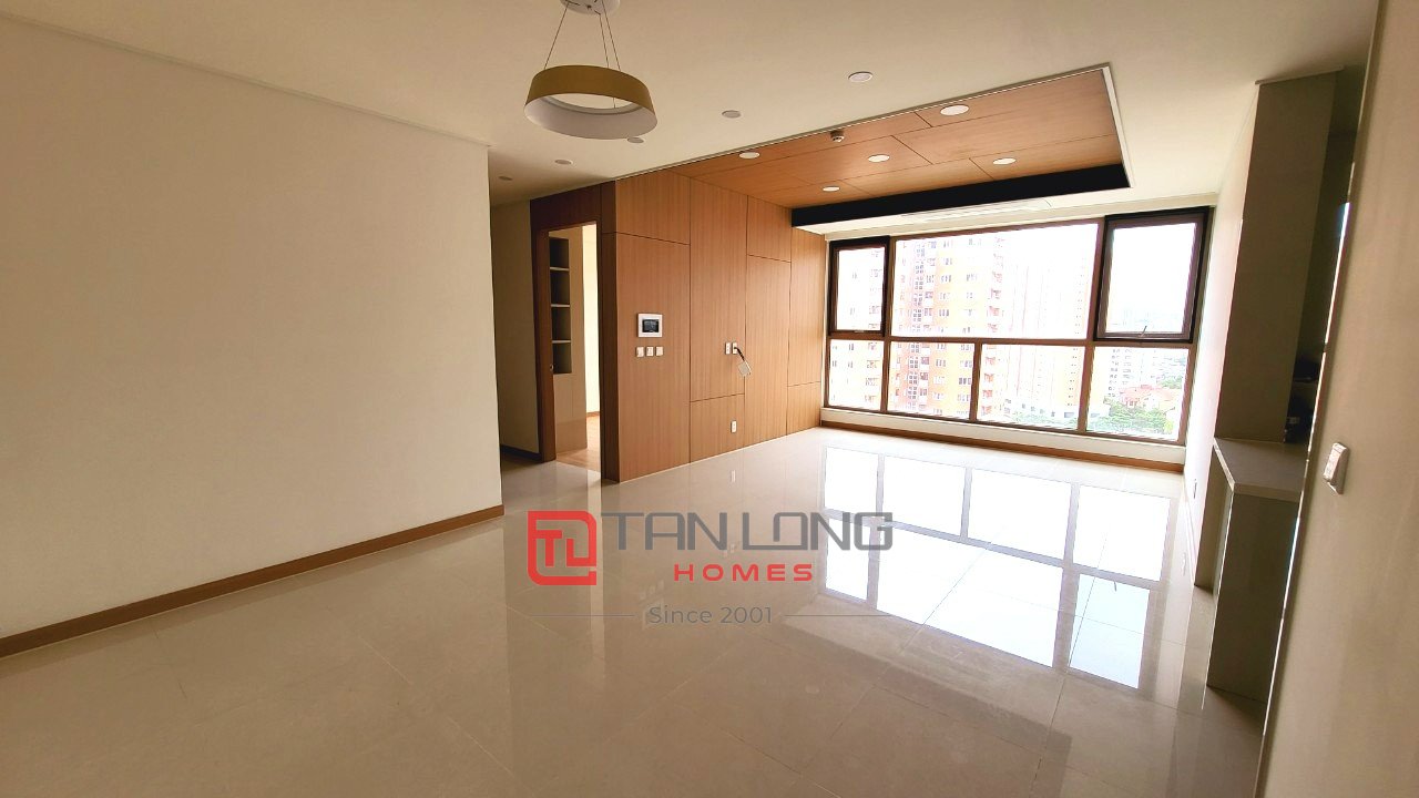 Cần bán gấp căn 2PN/101m2 mới nguyên bản, tầng trung tại 903 Starlake 2