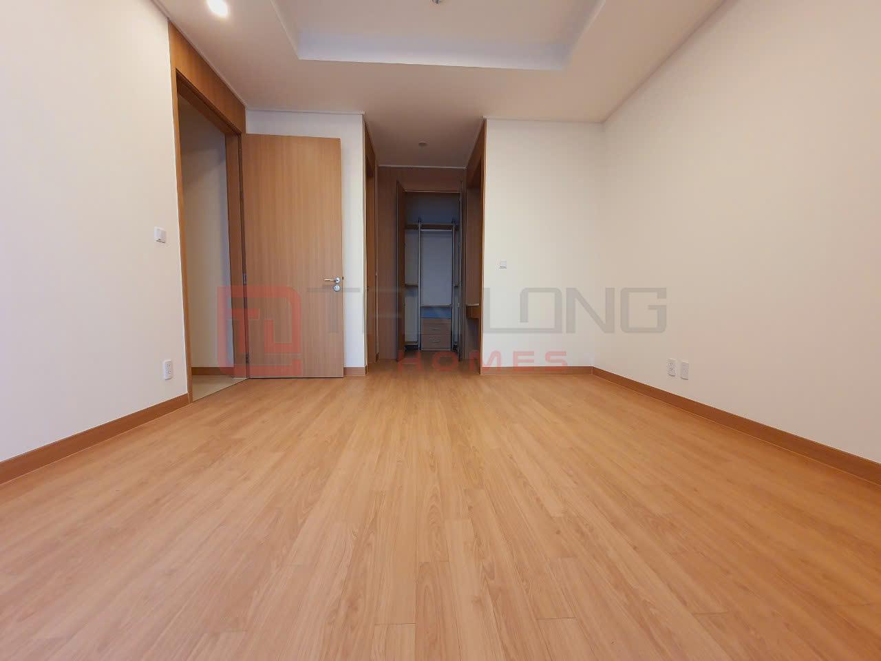 Cần bán gấp căn hộ 3 ngủ diện tích 101m2 loại D toà 903 Starlake Tây Hồ Tây 2