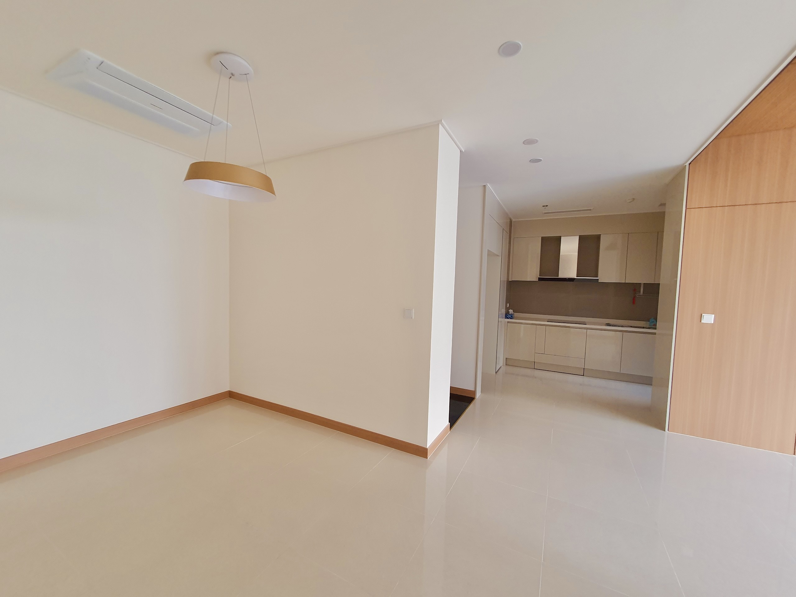 Cần bán nhanh căn 2 ngủ 98m2 nguyên bản, tầng cao view nội khu tòa 902 Starlake 2