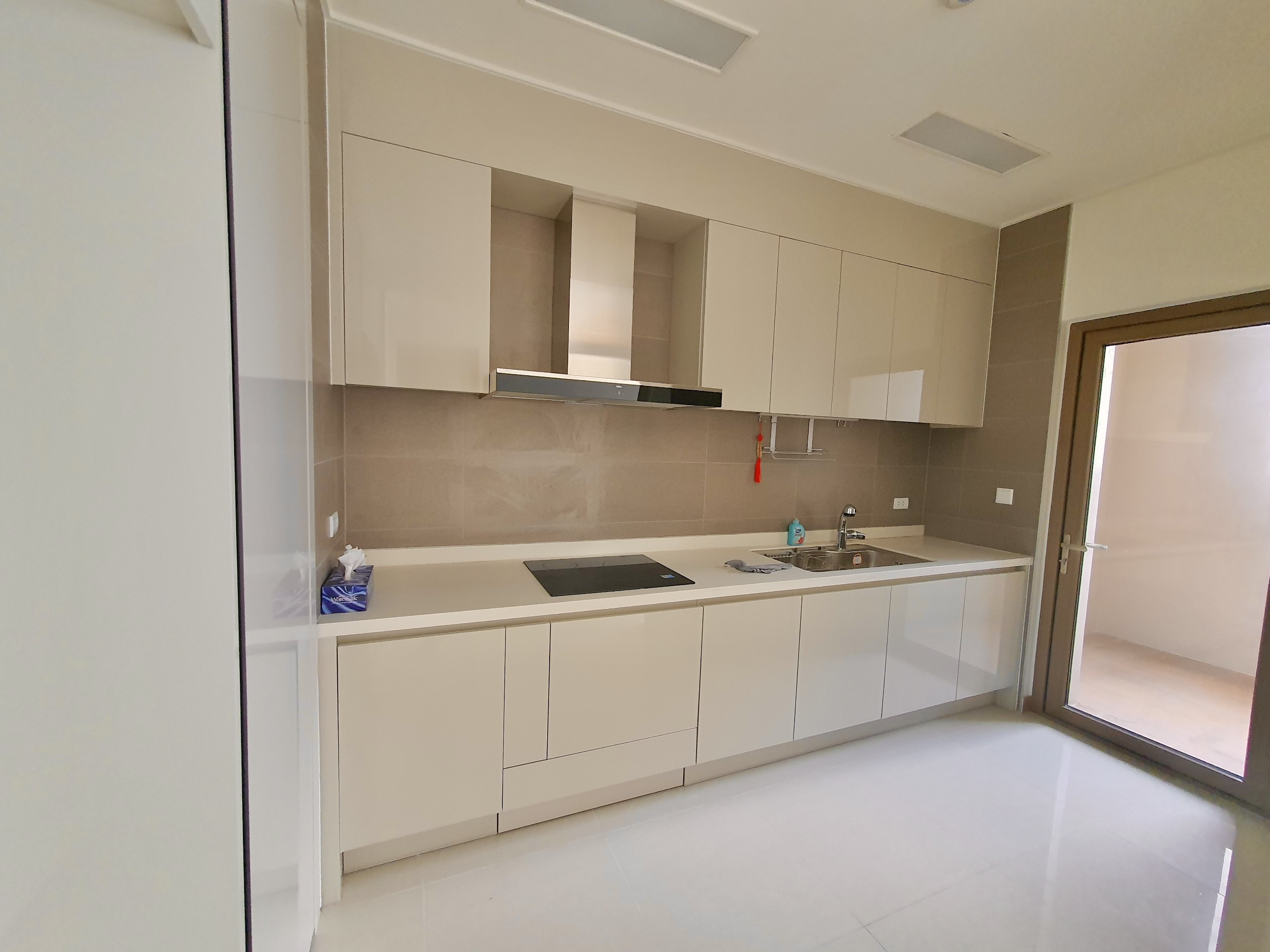 Cần bán nhanh căn 2 ngủ 98m2 nguyên bản, tầng cao view nội khu tòa 902 Starlake 3