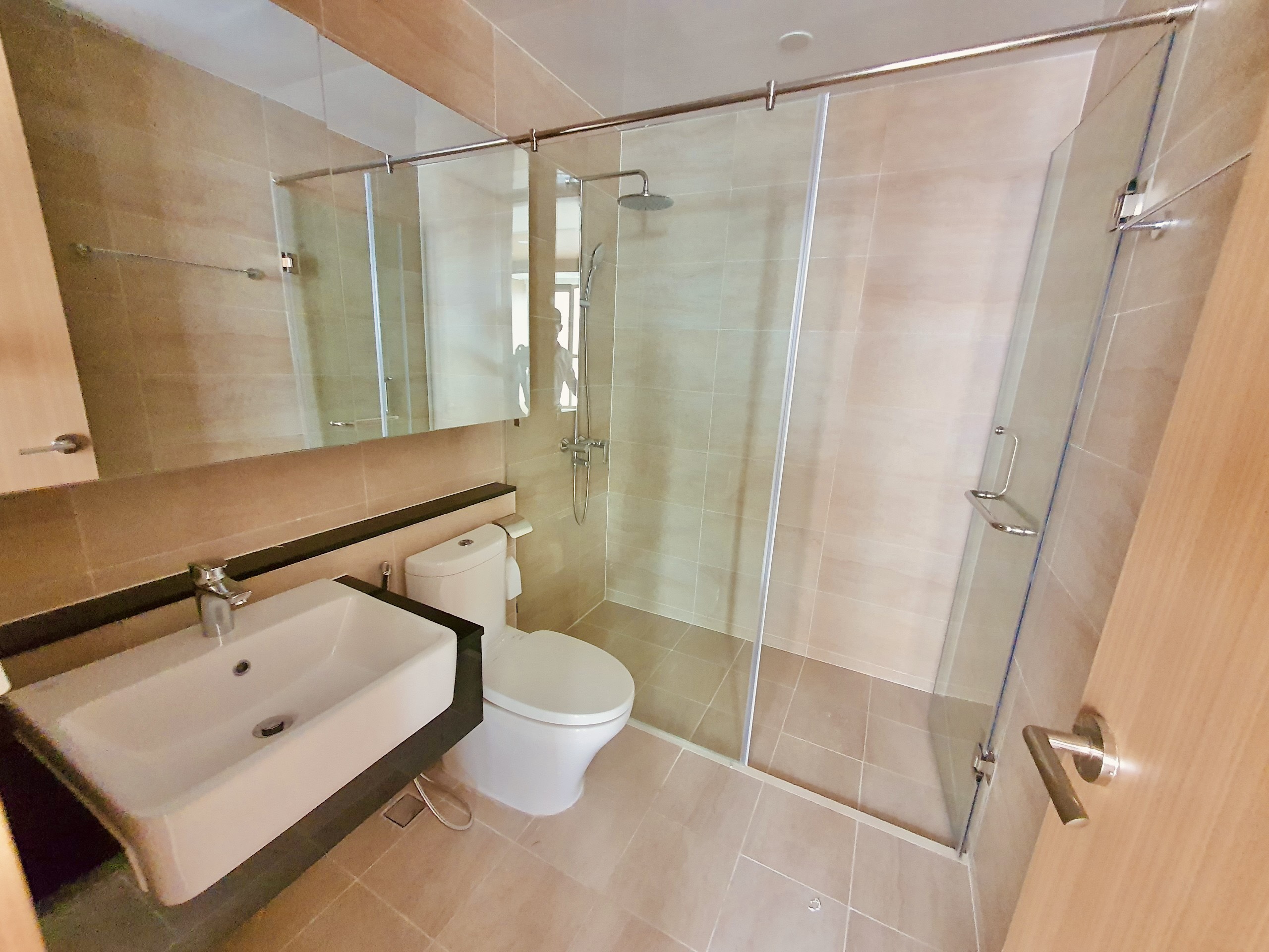 Cần bán nhanh căn 2 ngủ 98m2 nguyên bản, tầng cao view nội khu tòa 902 Starlake 7