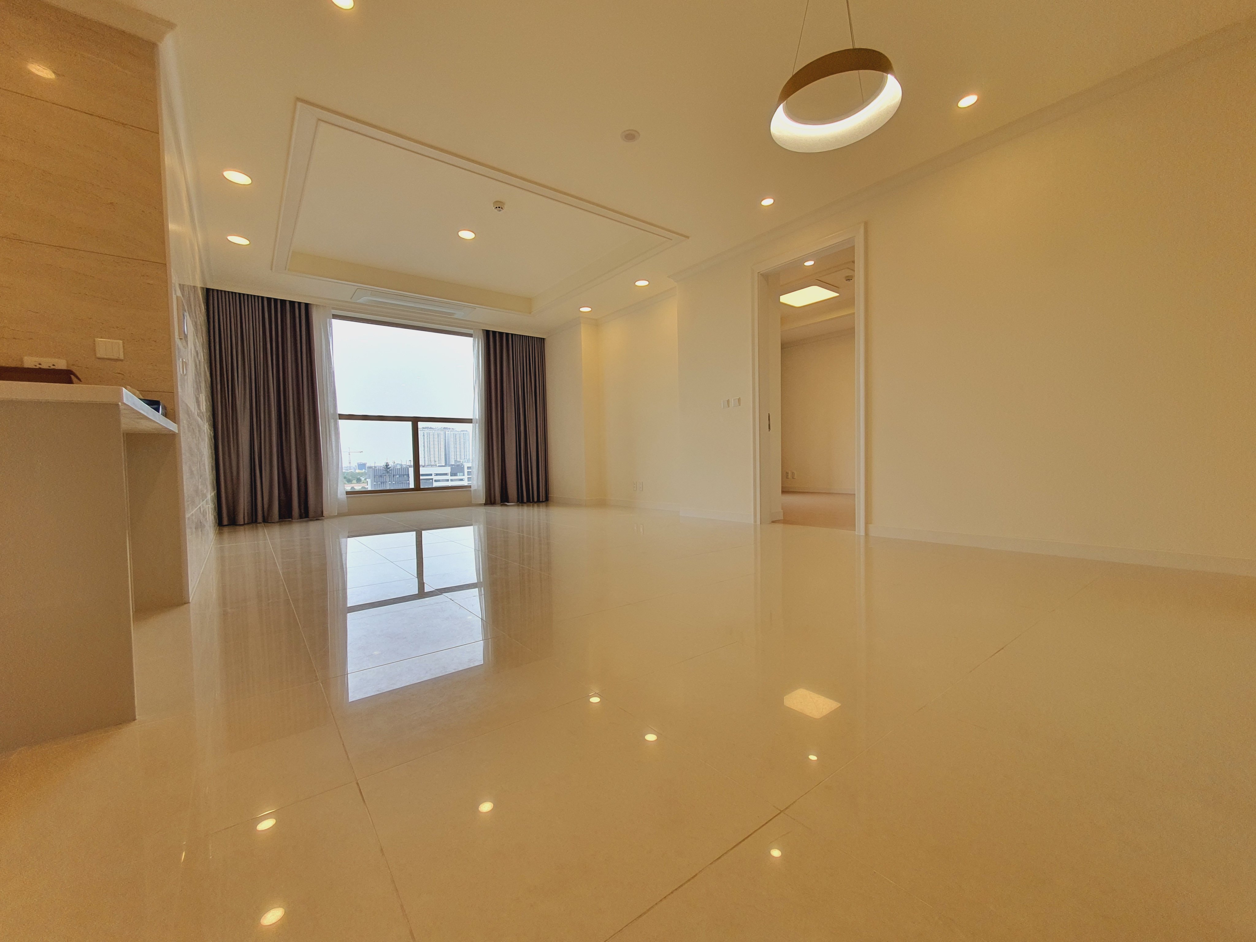 cần cho thuê căn hộ 3 phòng ngủ đồ cơ bản gấp 4
