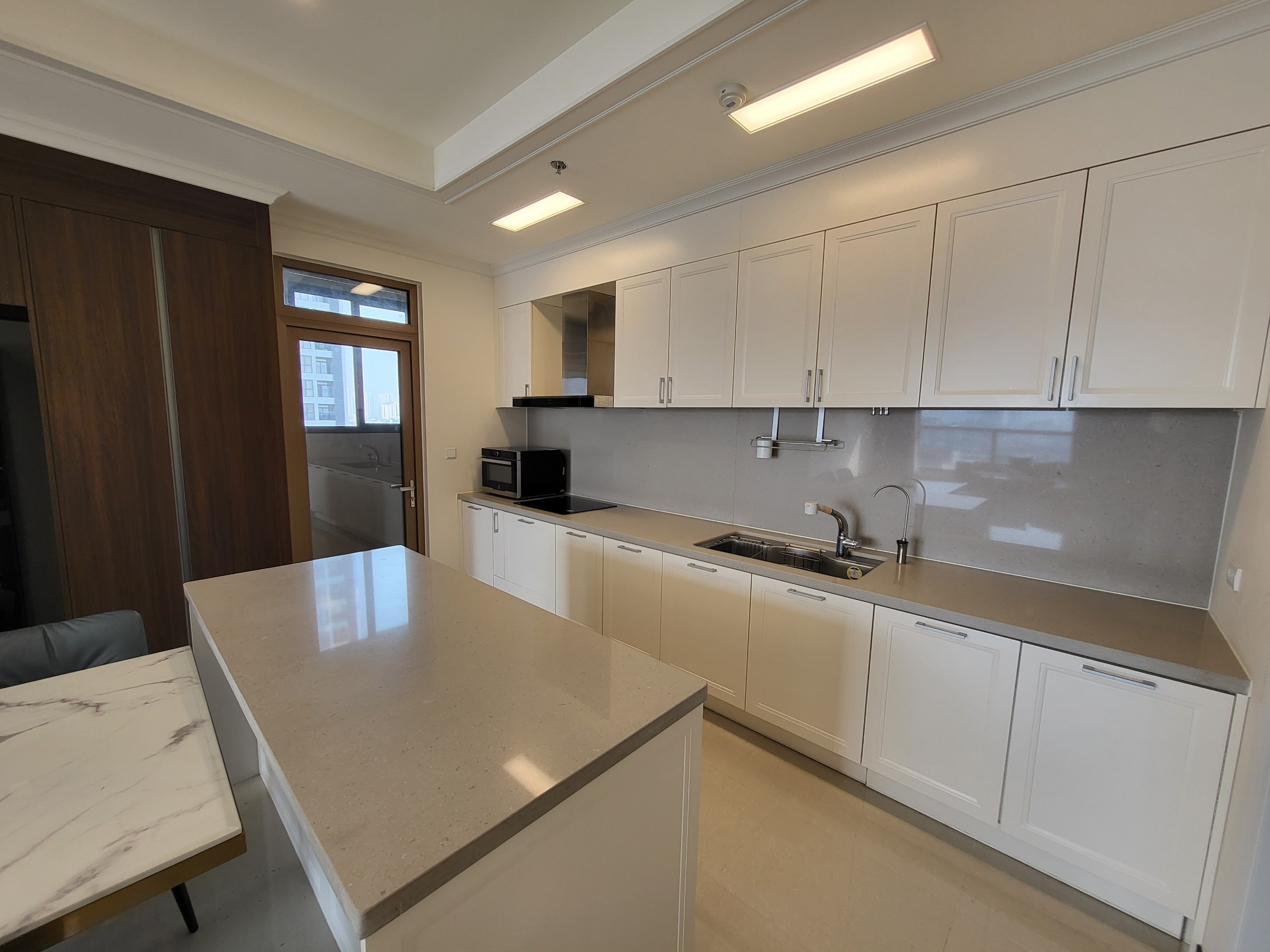 Cần cho thuê căn hộ 4 ngủ 154,54m2 full đồ hiện đại, đẳng cấp tại Starlake 7