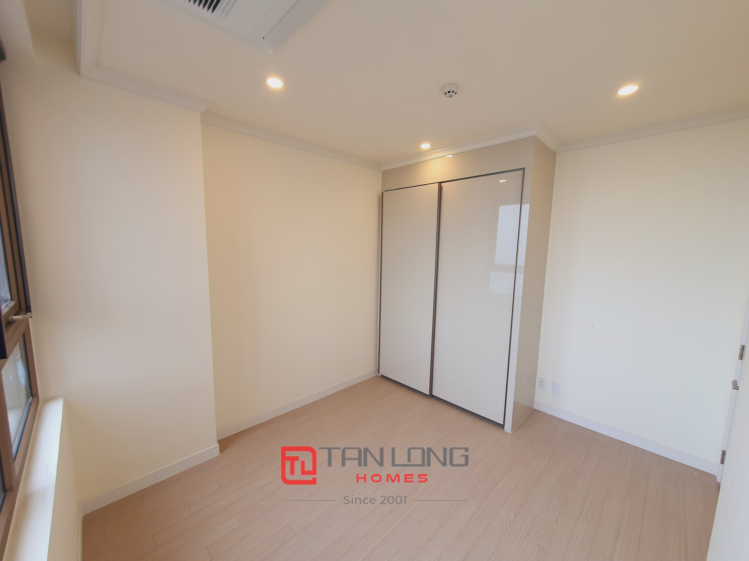 Chính chủ bán căn 2PN/109,82m2 nguyên bản view Hồ Tây tòa 901 Starlake 7