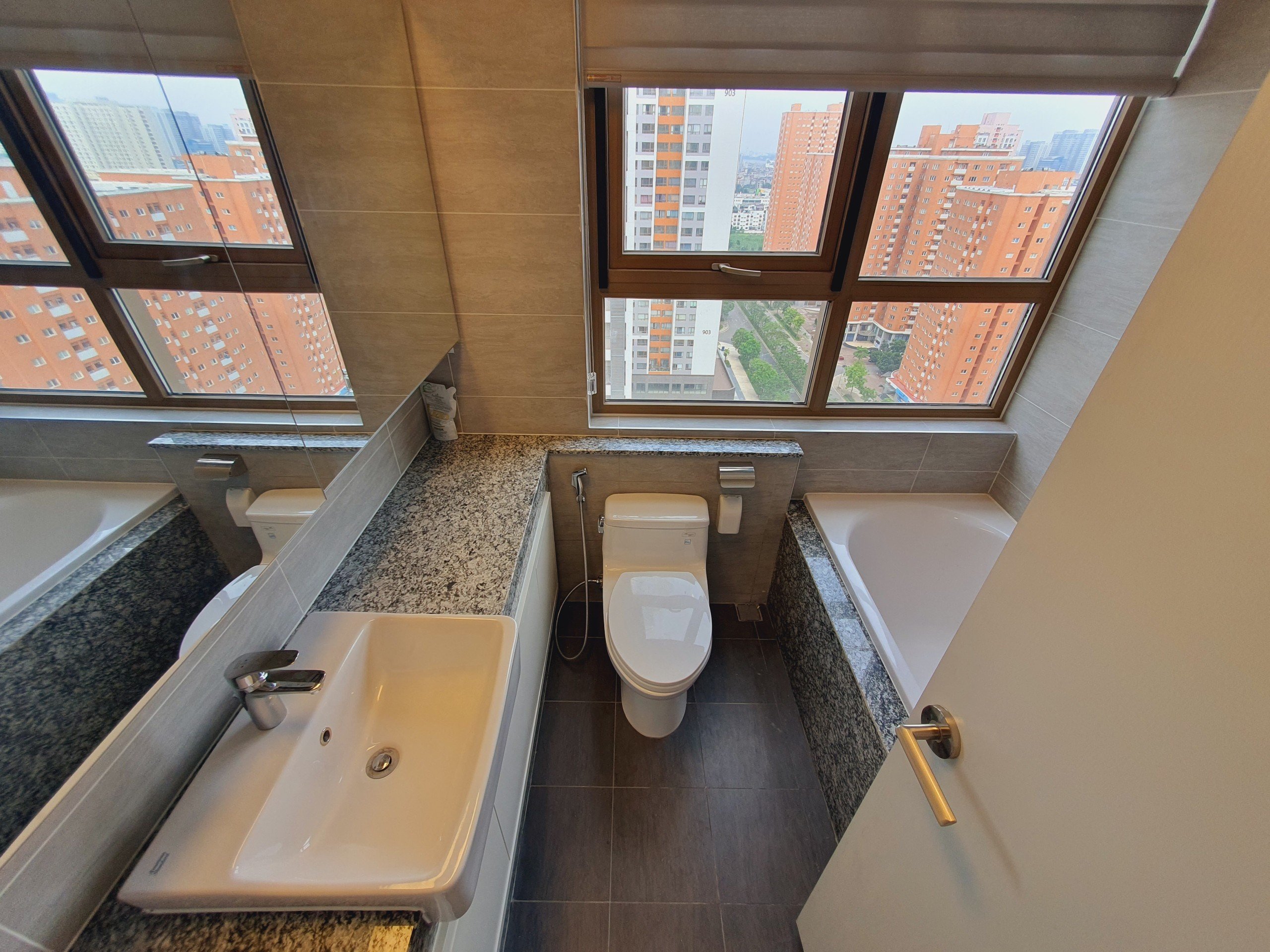 Chính chủ bán căn 3PN/113m2 view biệt thự tuyệt đẹp tại 901 Starlake, bao thuế phí 11