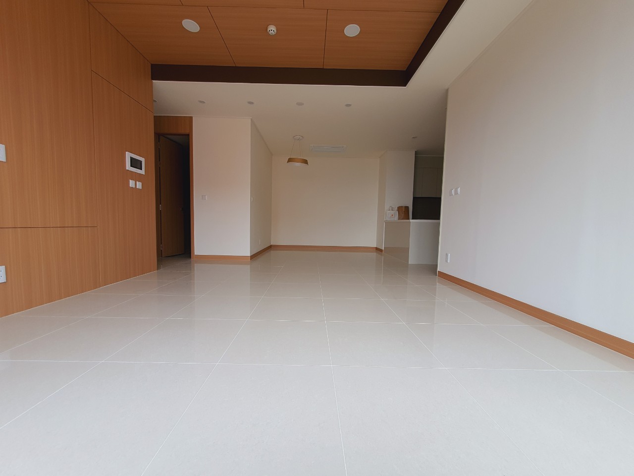 Chính chủ bán căn hộ 2 phòng ngủ 100m2 giá cực tốt chung cư Starlake 2
