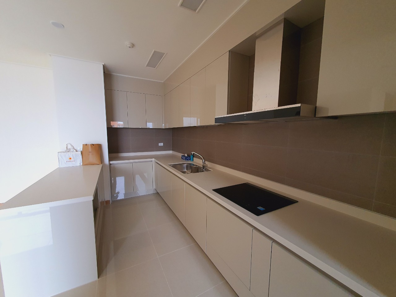 Chính chủ bán căn hộ 2 phòng ngủ 100m2 giá cực tốt chung cư Starlake 6