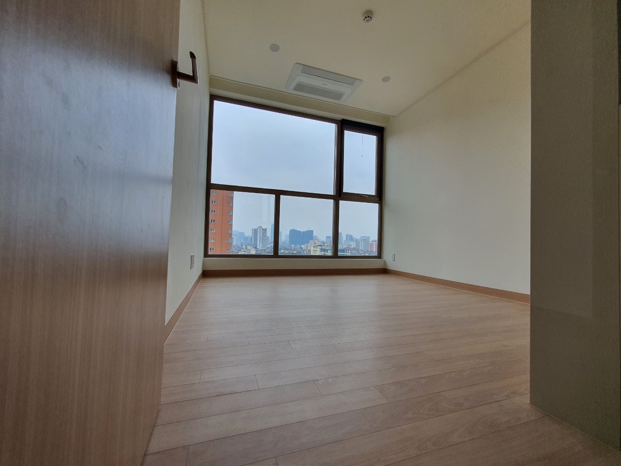 Chính chủ bán căn hộ 2 phòng ngủ 100m2 giá cực tốt chung cư Starlake 7