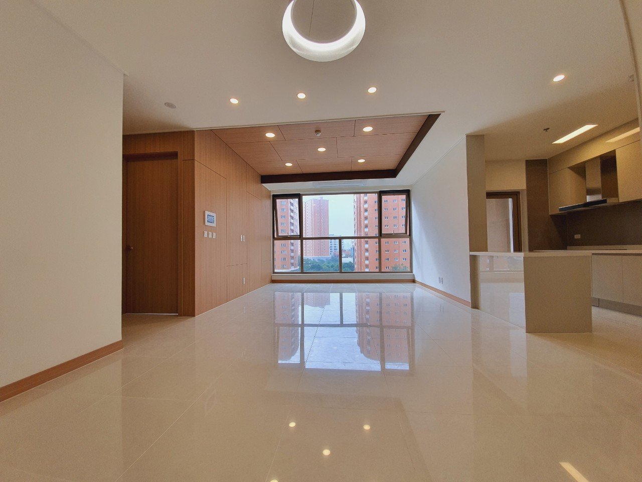 Chính chủ bán căn hộ 2PN loại D diện tích to nhất chung cư Starlake Tây Hồ Tây 1