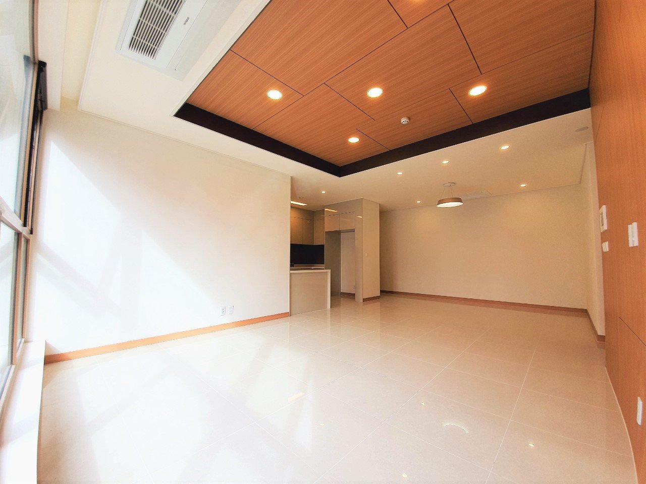 Chính chủ bán căn hộ 2PN loại D diện tích to nhất chung cư Starlake Tây Hồ Tây 3