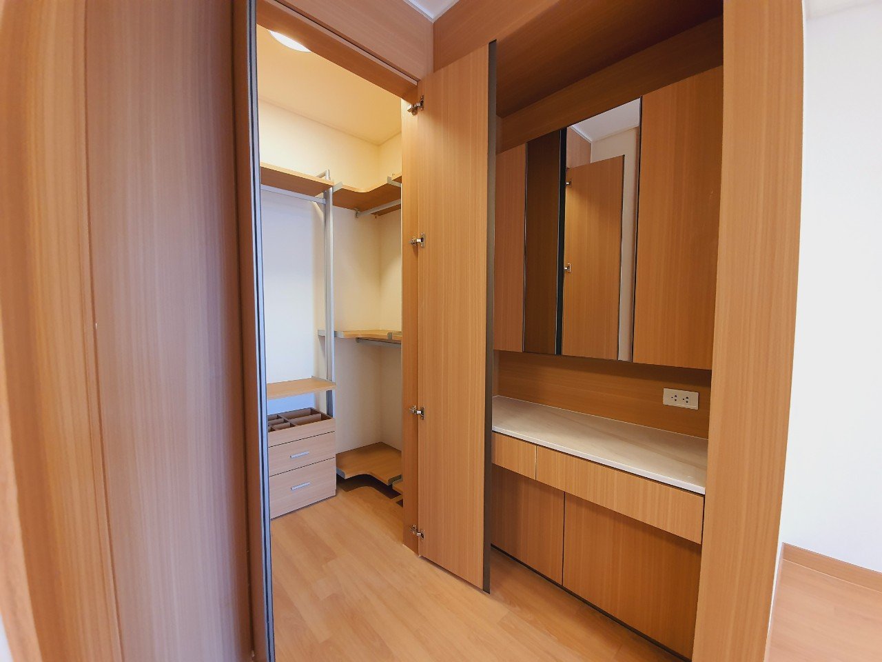 Chính chủ bán căn hộ 2PN loại D diện tích to nhất chung cư Starlake Tây Hồ Tây 8