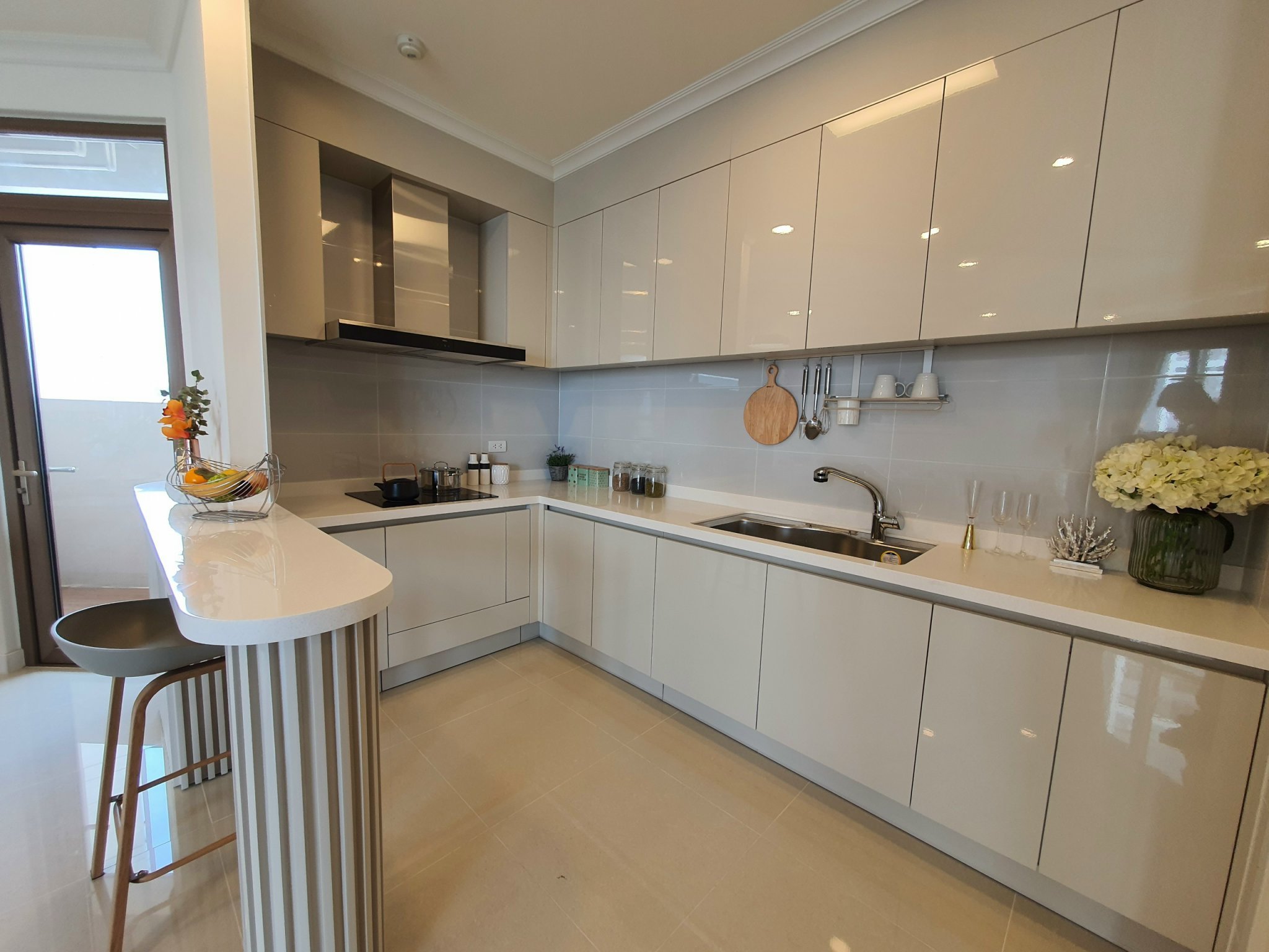 Chính chủ bán căn hộ 3 ngủ 110m2 full đồ tầng trung tòa 901 Starlake 4