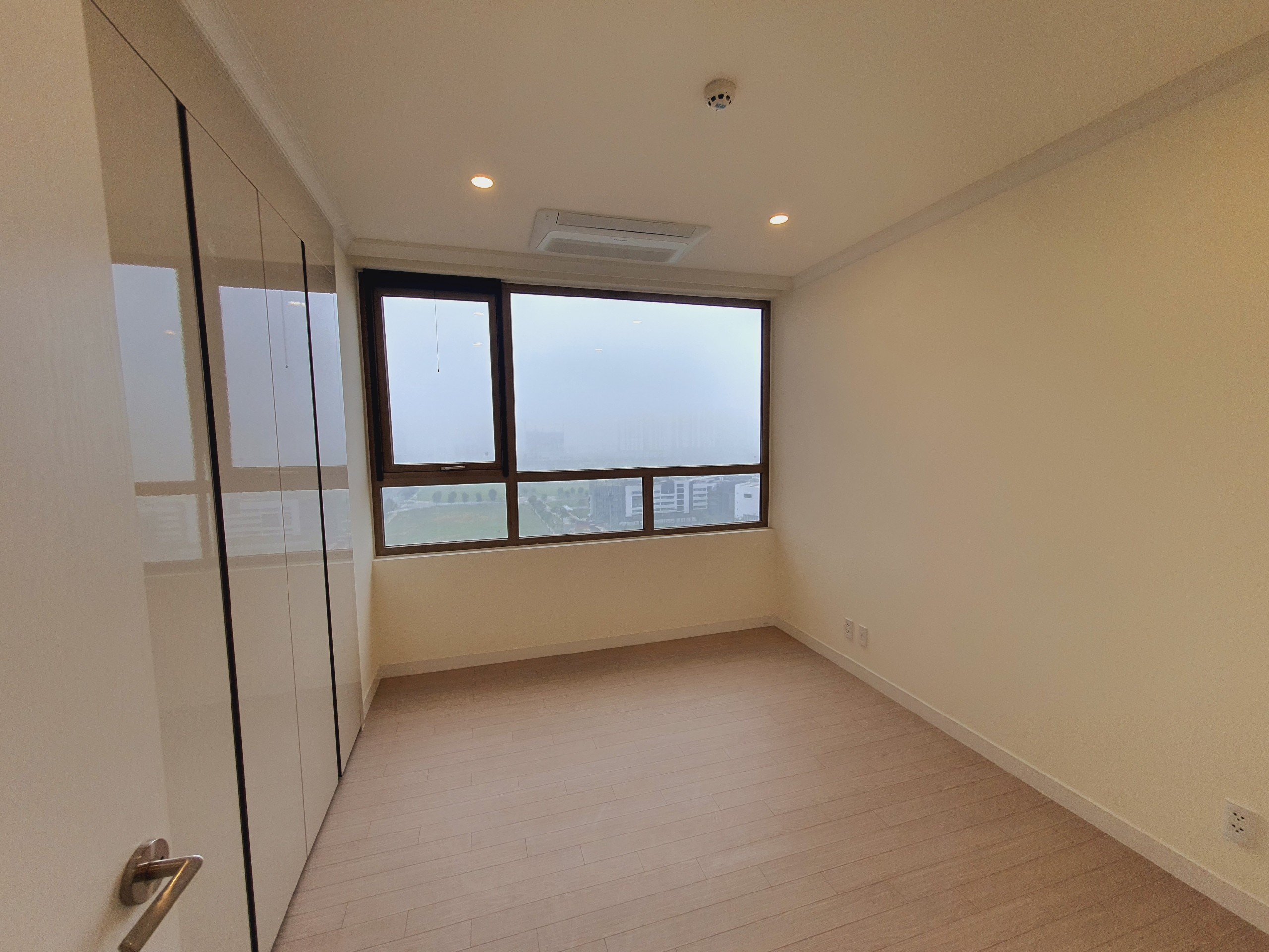 Chính chủ bán căn hộ 3PN mới chưa ở tầng trung tòa 901B chung cư Starlake 6