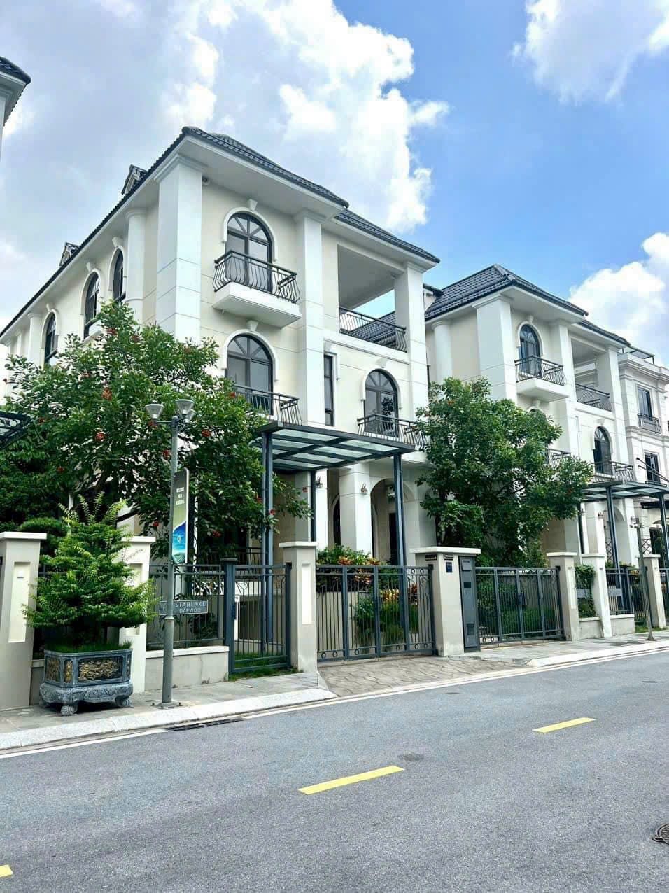 Chính chủ bán đơn lập 286m2 x 3 tầng vị trí đẹp, pháp lý đẩy đủ tại K7 Starlake 2
