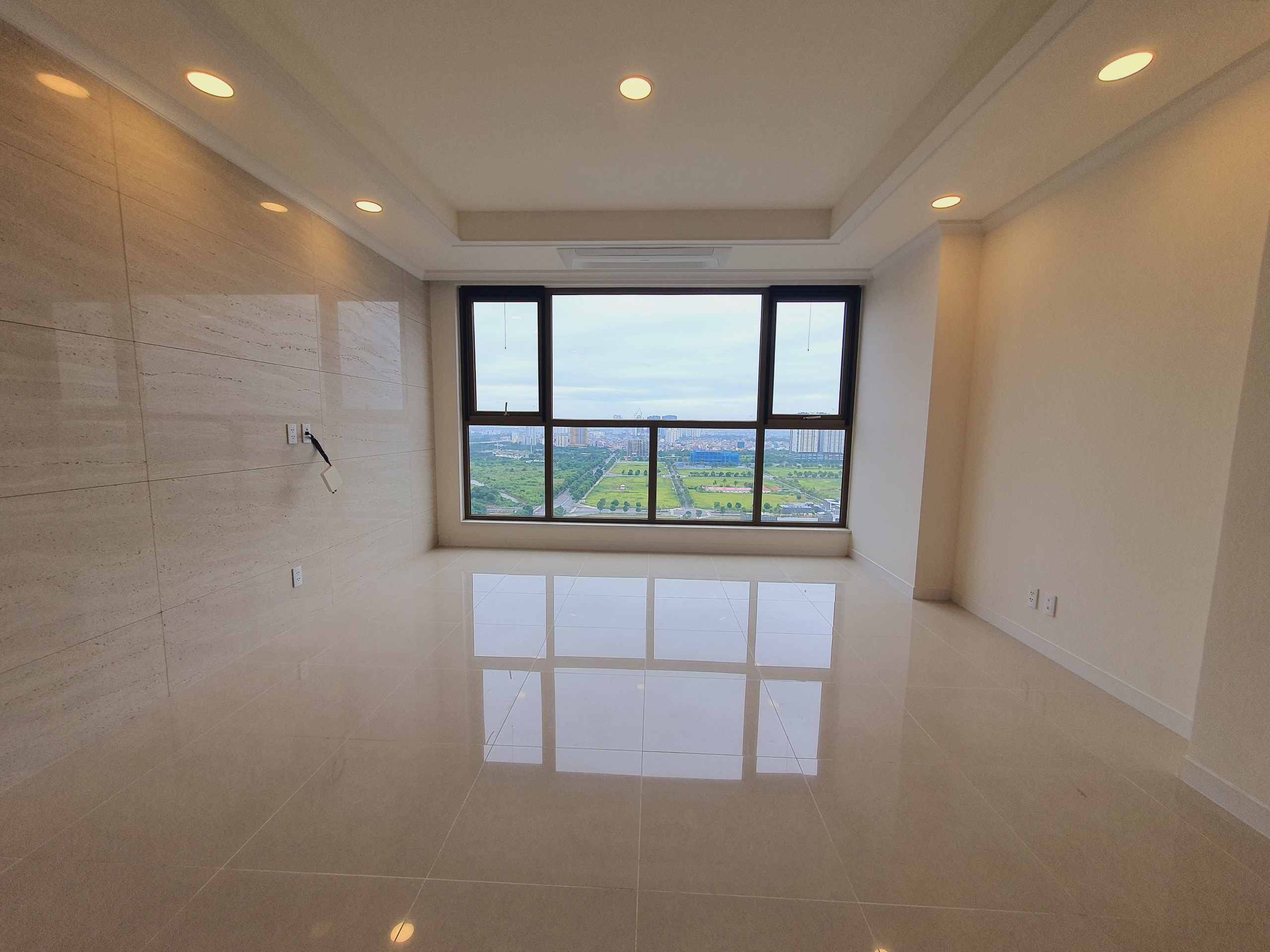 Chính chủ bán nhanh căn G5 tầng cao tòa 901B chung cư cao cấp Starlake 2